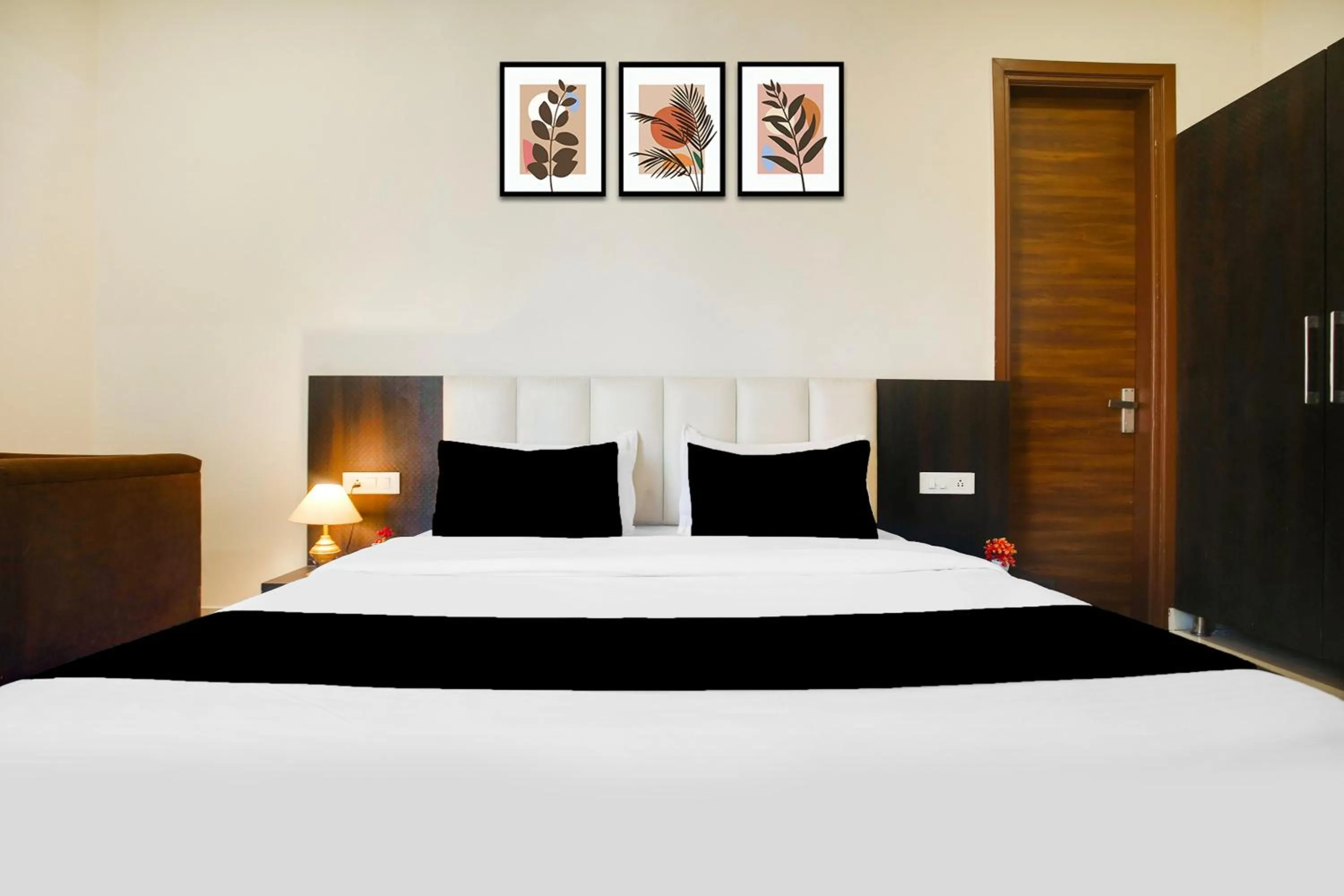 Bedroom, Bed in Super Collection O Amritsar Near Railway Station