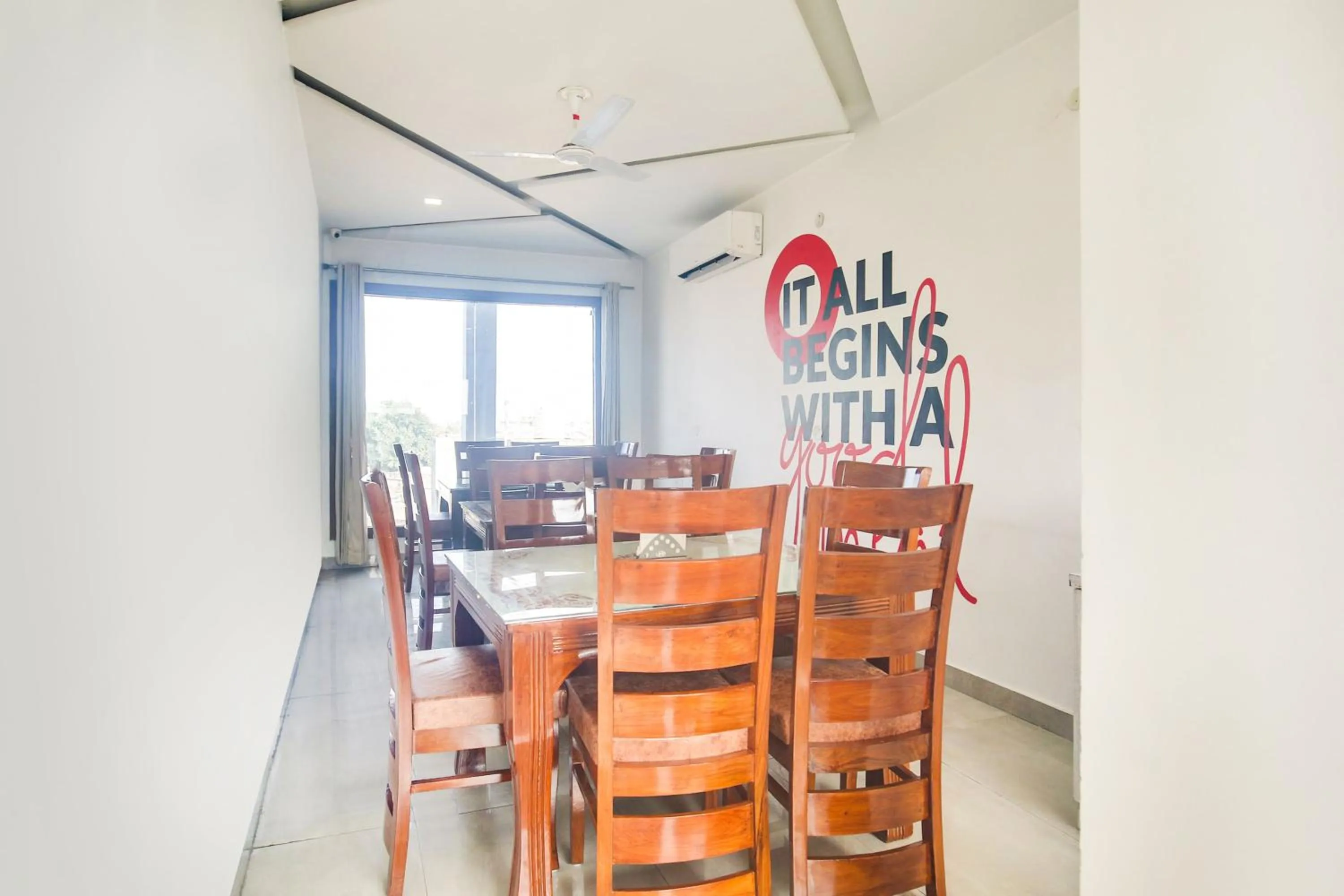 Restaurant/places to eat in FabHotel Golden Home