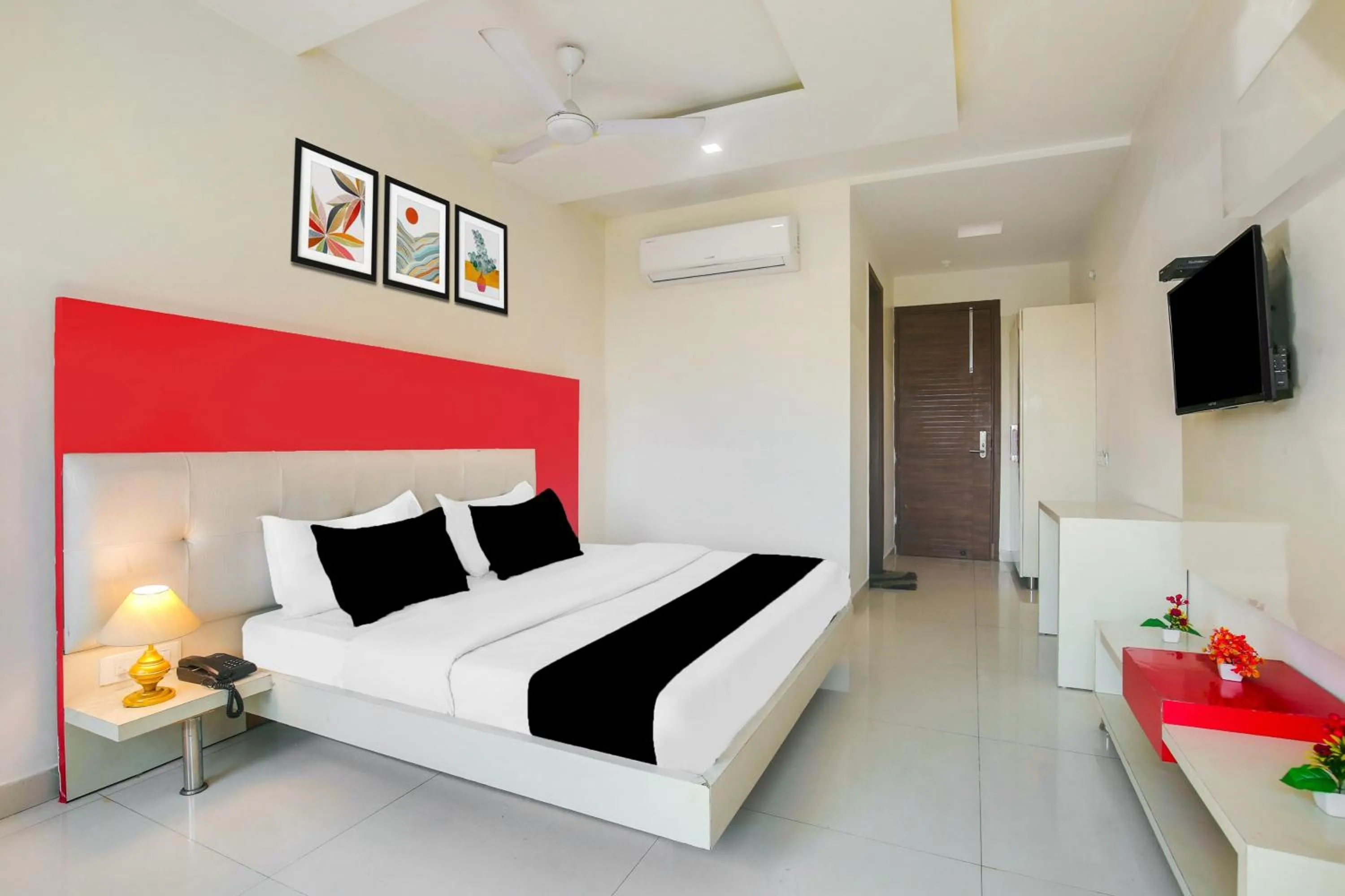 Bedroom, Bed in Super Collection O Amritsar Near Railway Station