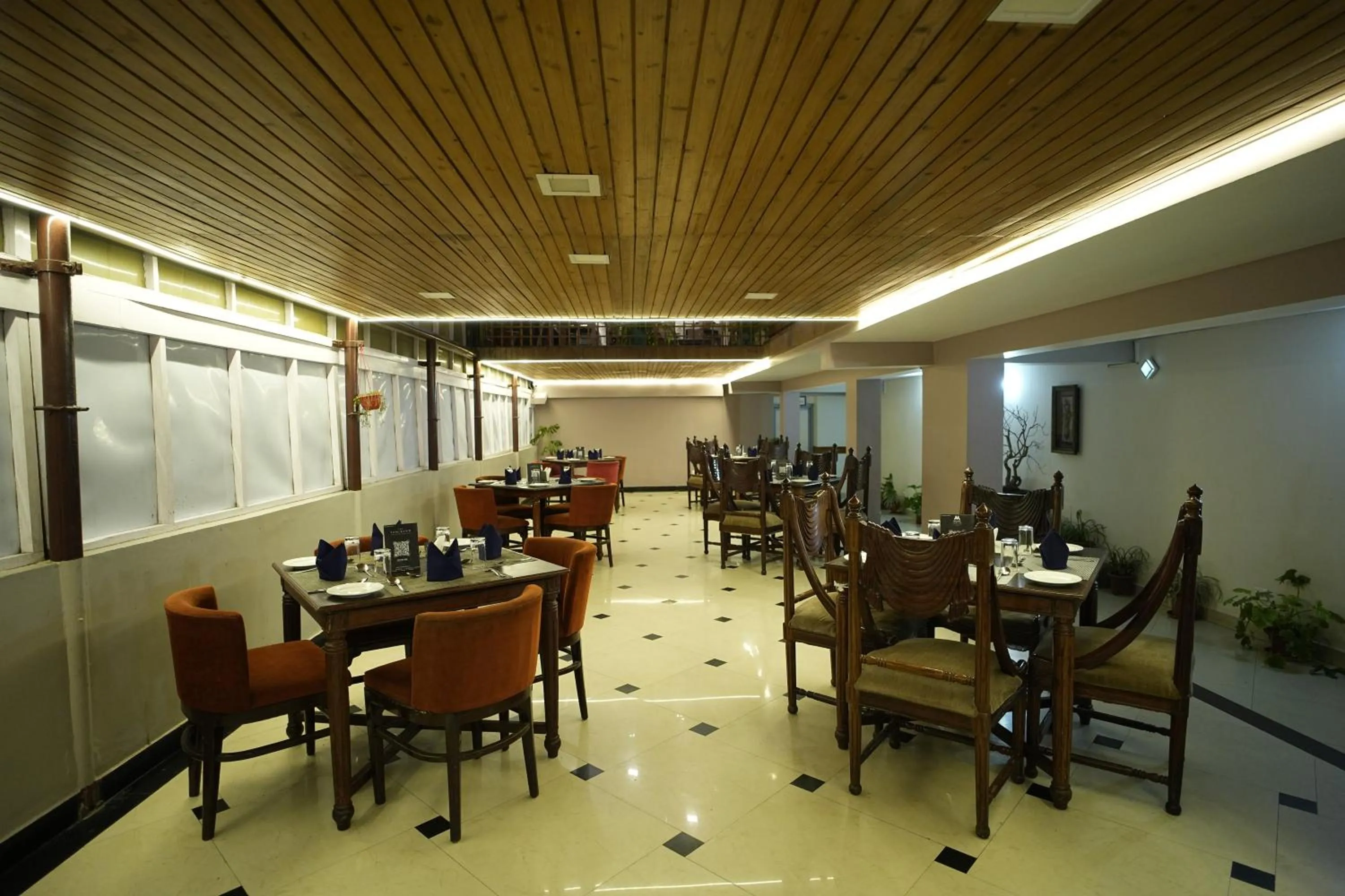 Restaurant/places to eat in Mount Conifer Suites & Spa