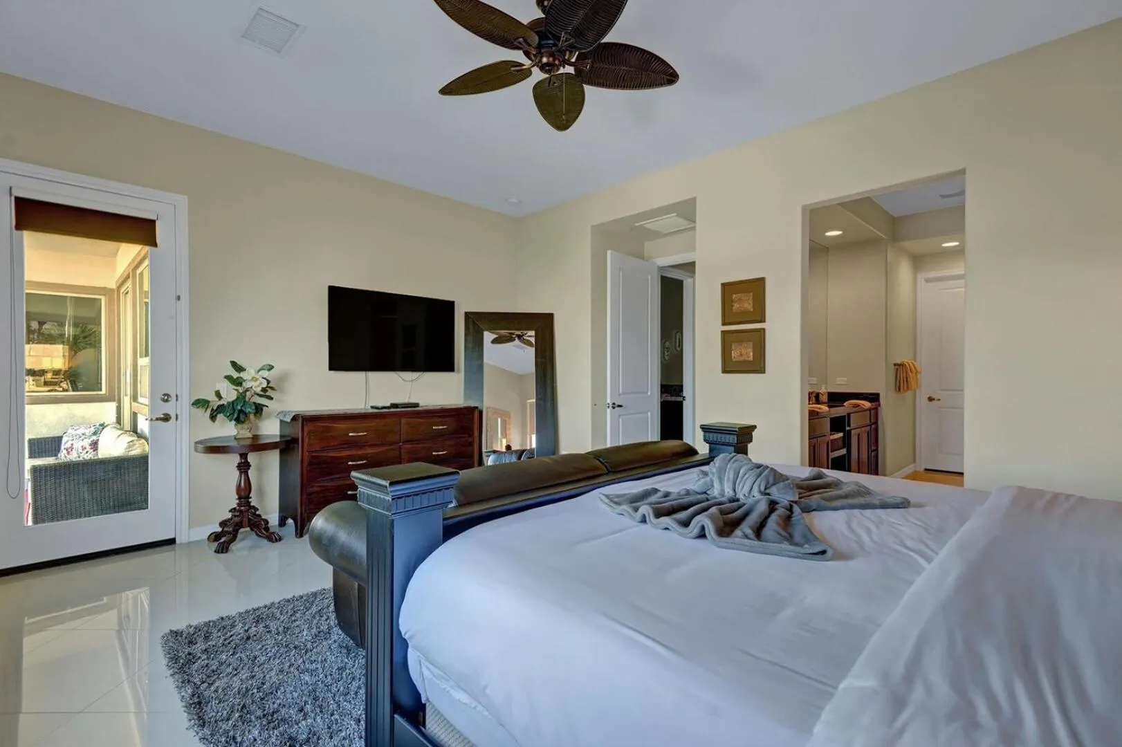 Bed in Villa Nagashima Beautiful Luxury Villa