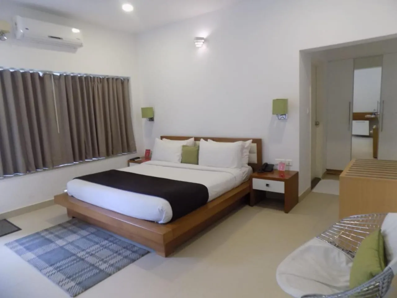 Bedroom, Bed in SWISS COUNTY