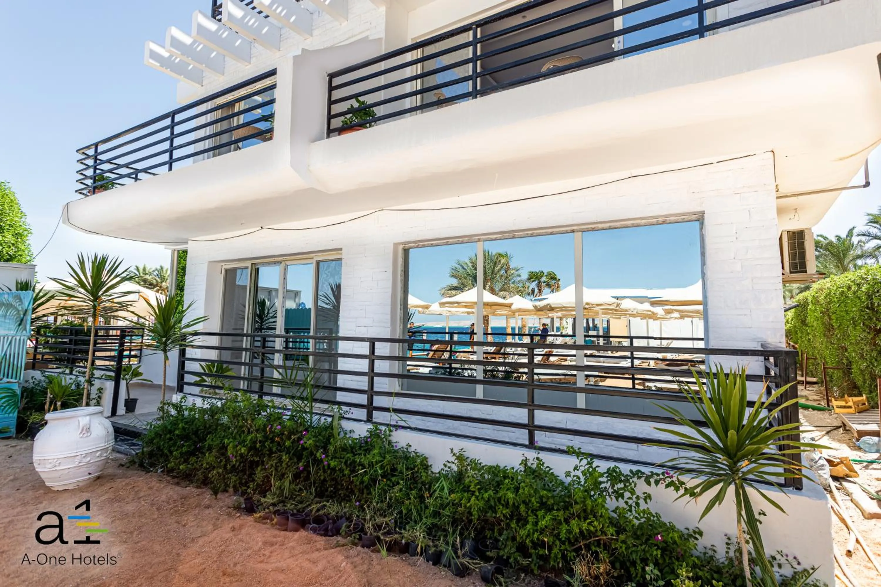 La Rosa Waves Beach - Couple & Families Only