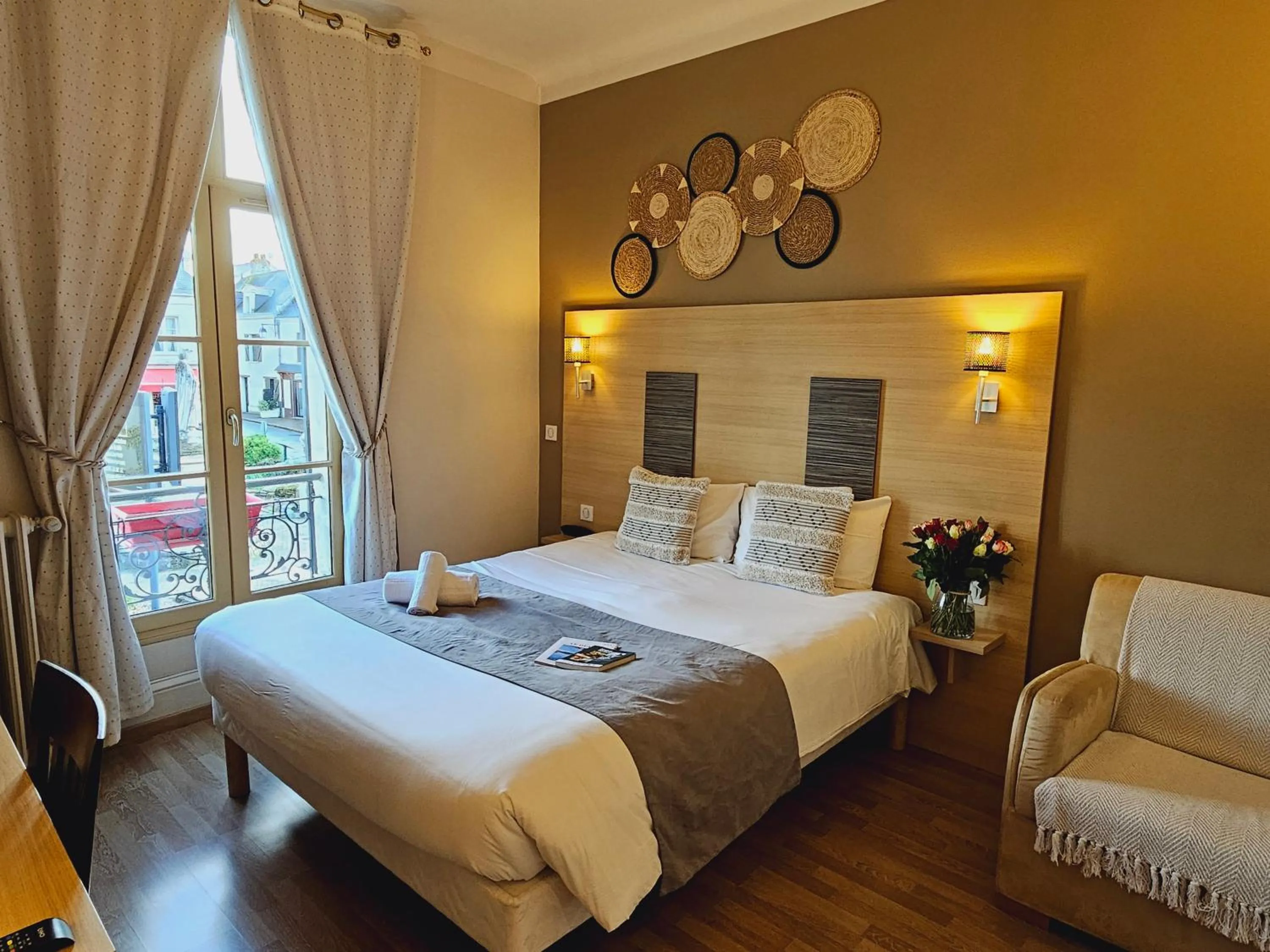 Bed in Logis Loire Hotel - Les Cocottes Restaurant