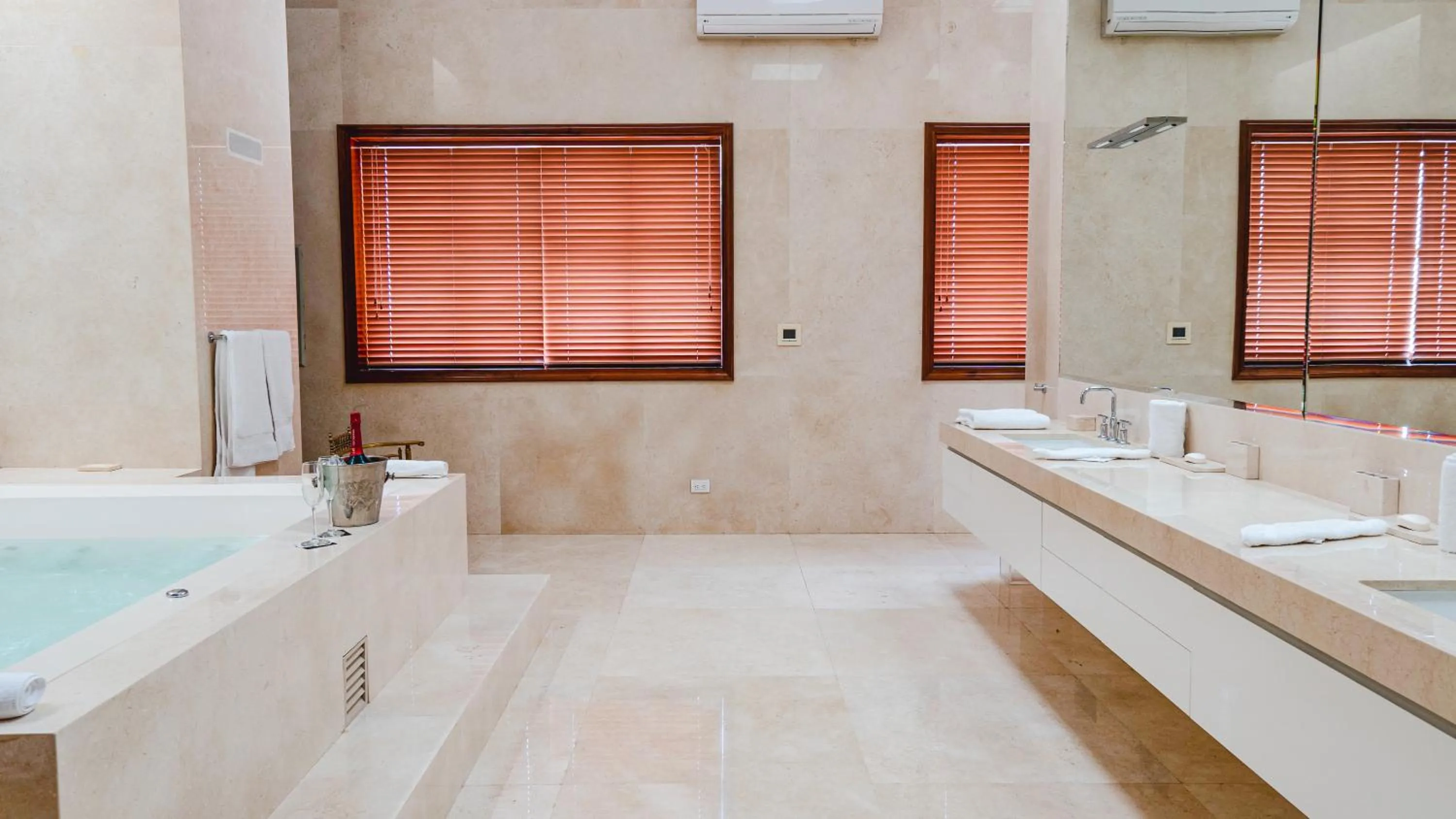 Hot Tub in Hotel & Hacienda La Caravedo