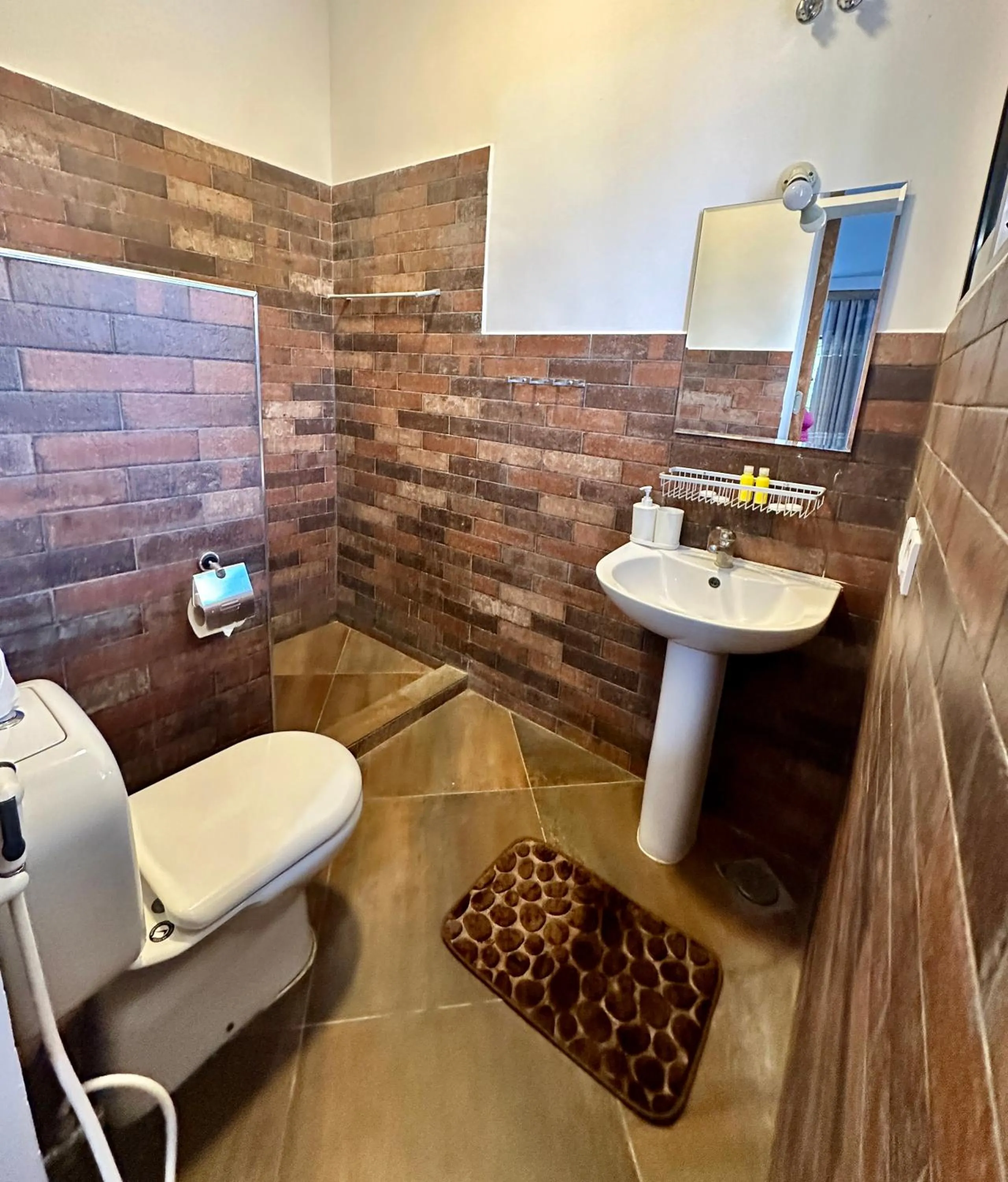 Shower in Reyna Resort By Cezere The Palm