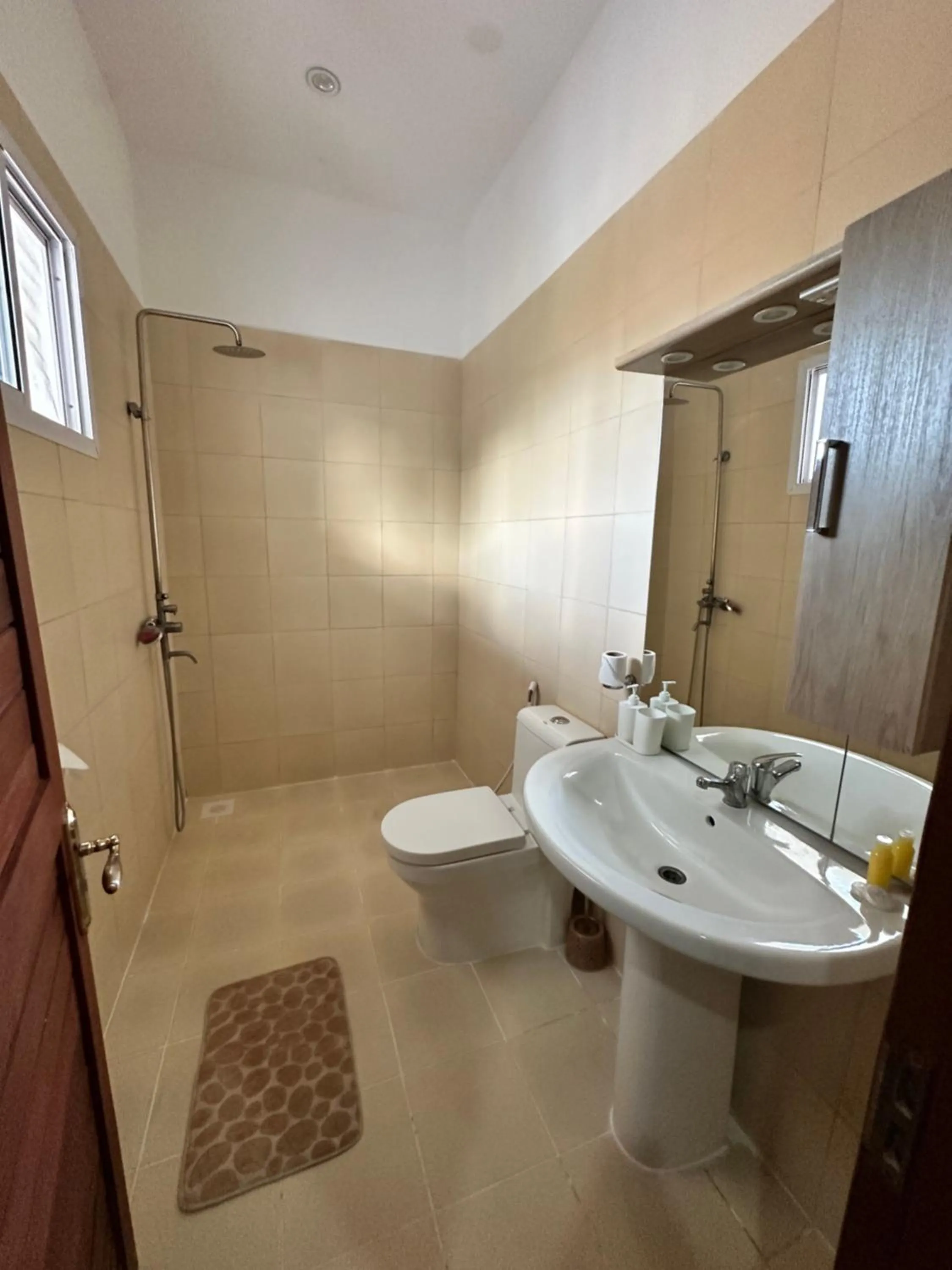 Shower in Reyna Resort By Cezere The Palm