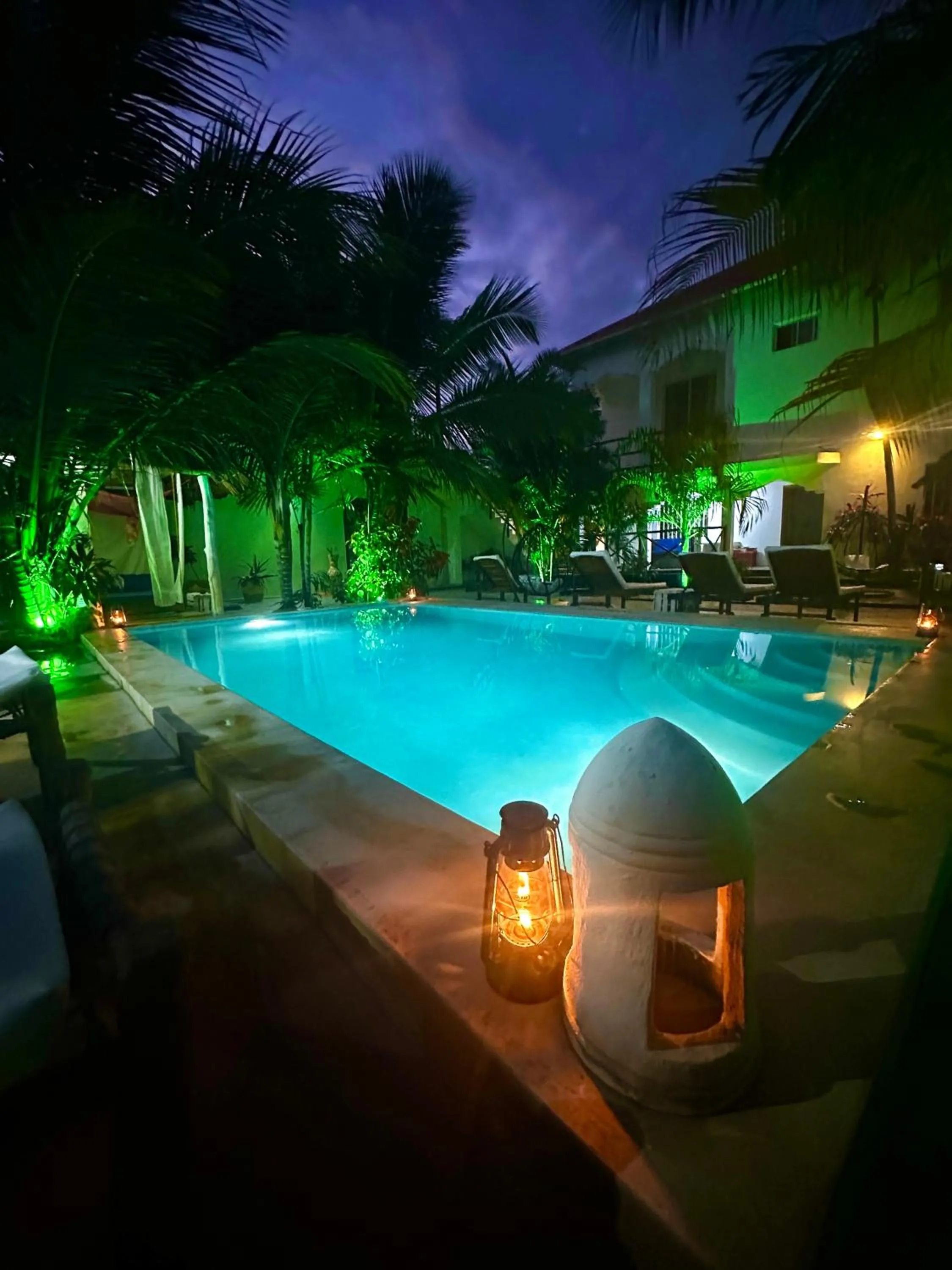 Night in Reyna Resort By Cezere The Palm