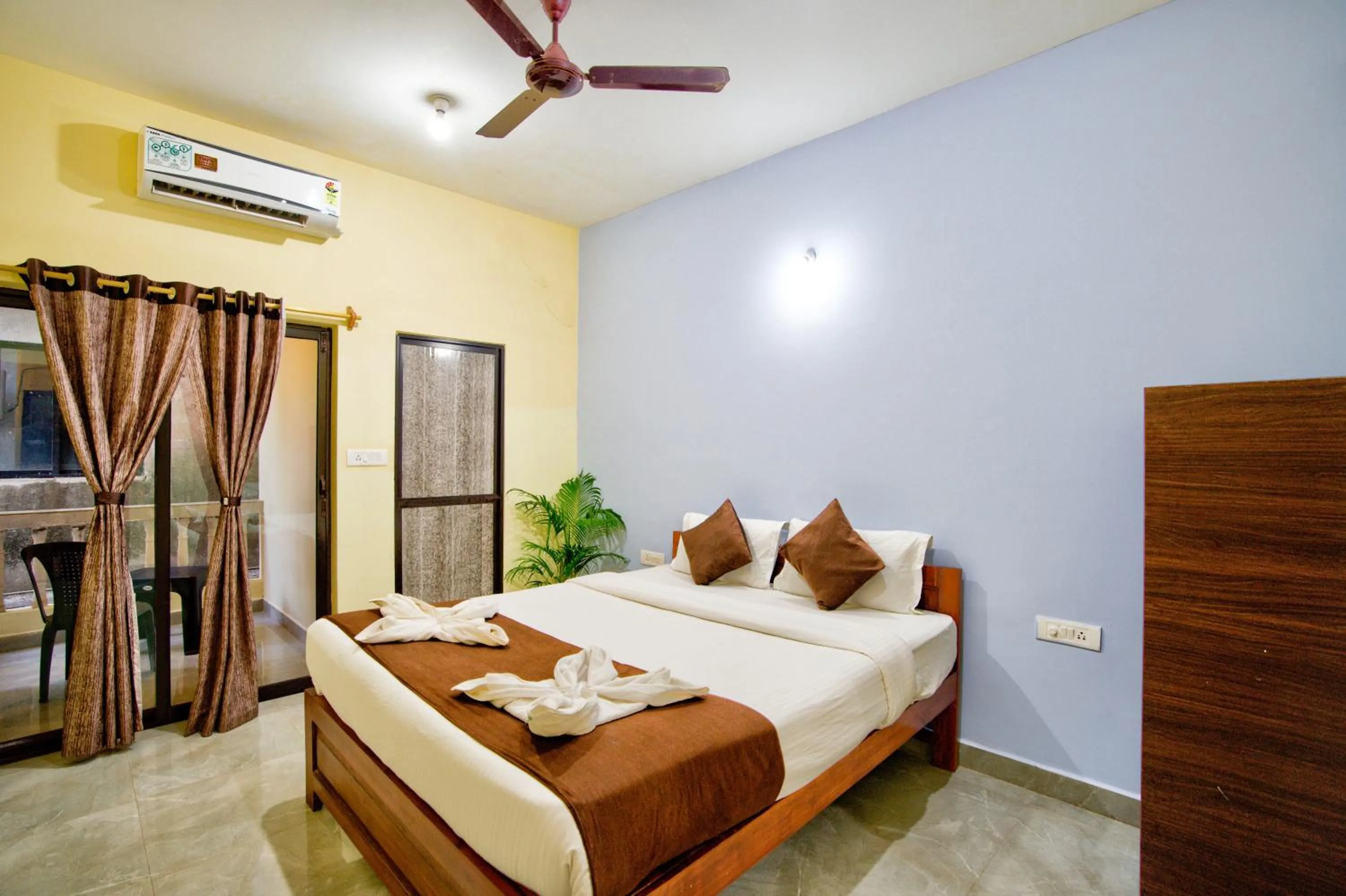 Bed in Crystal Bay Baga