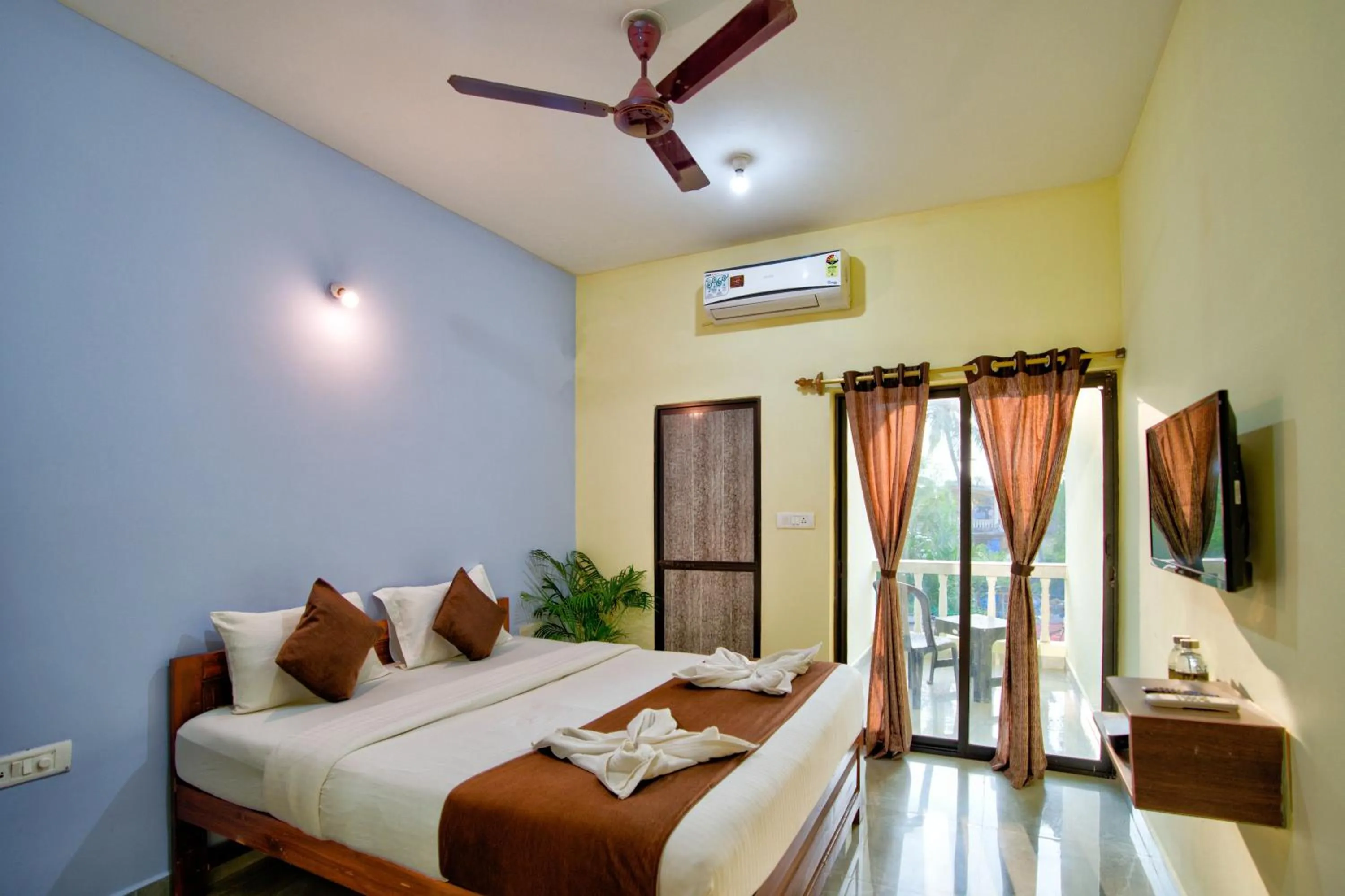 Bed in Crystal Bay Baga