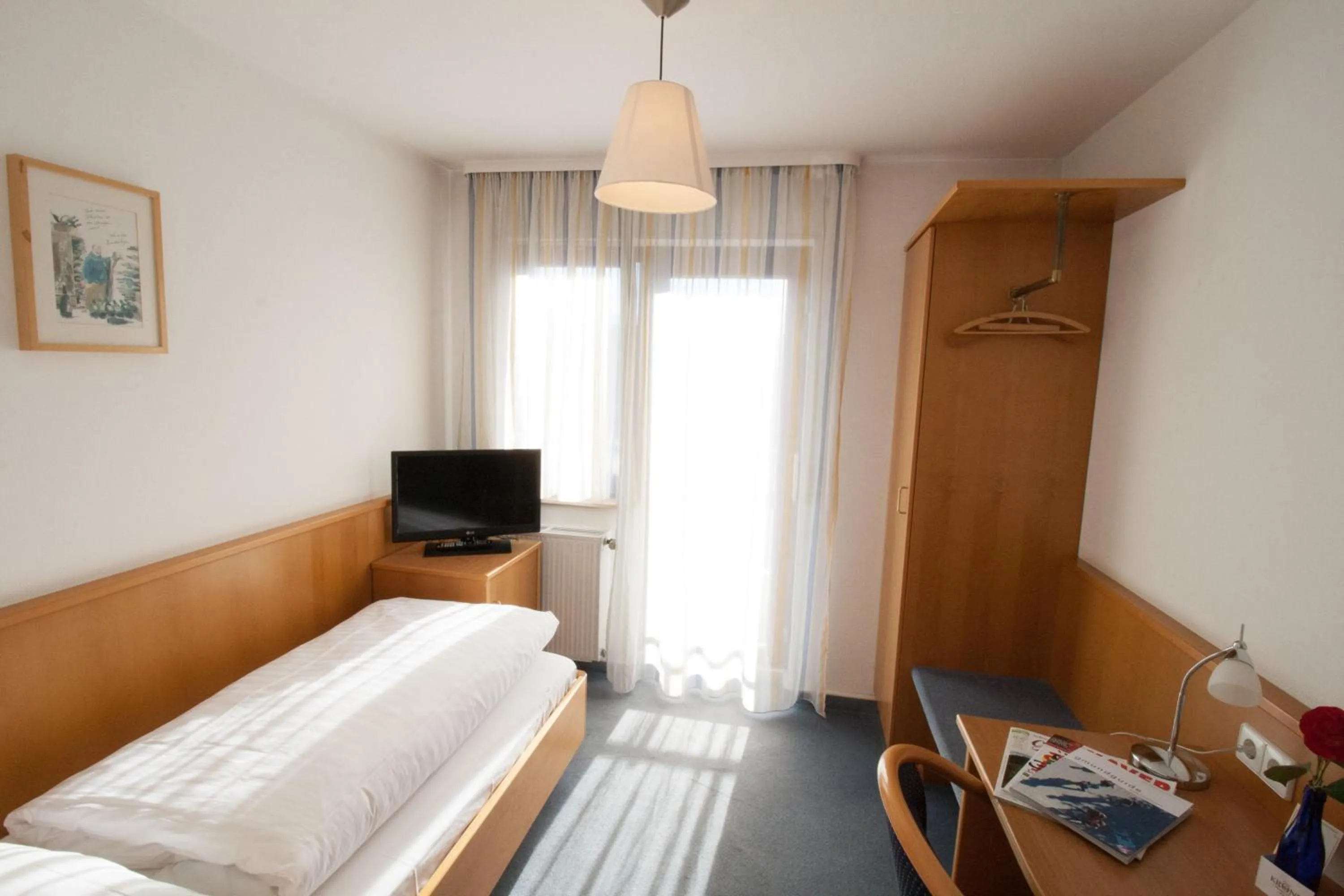 TV and multimedia, Bed in Hotel Krone Straßdorf