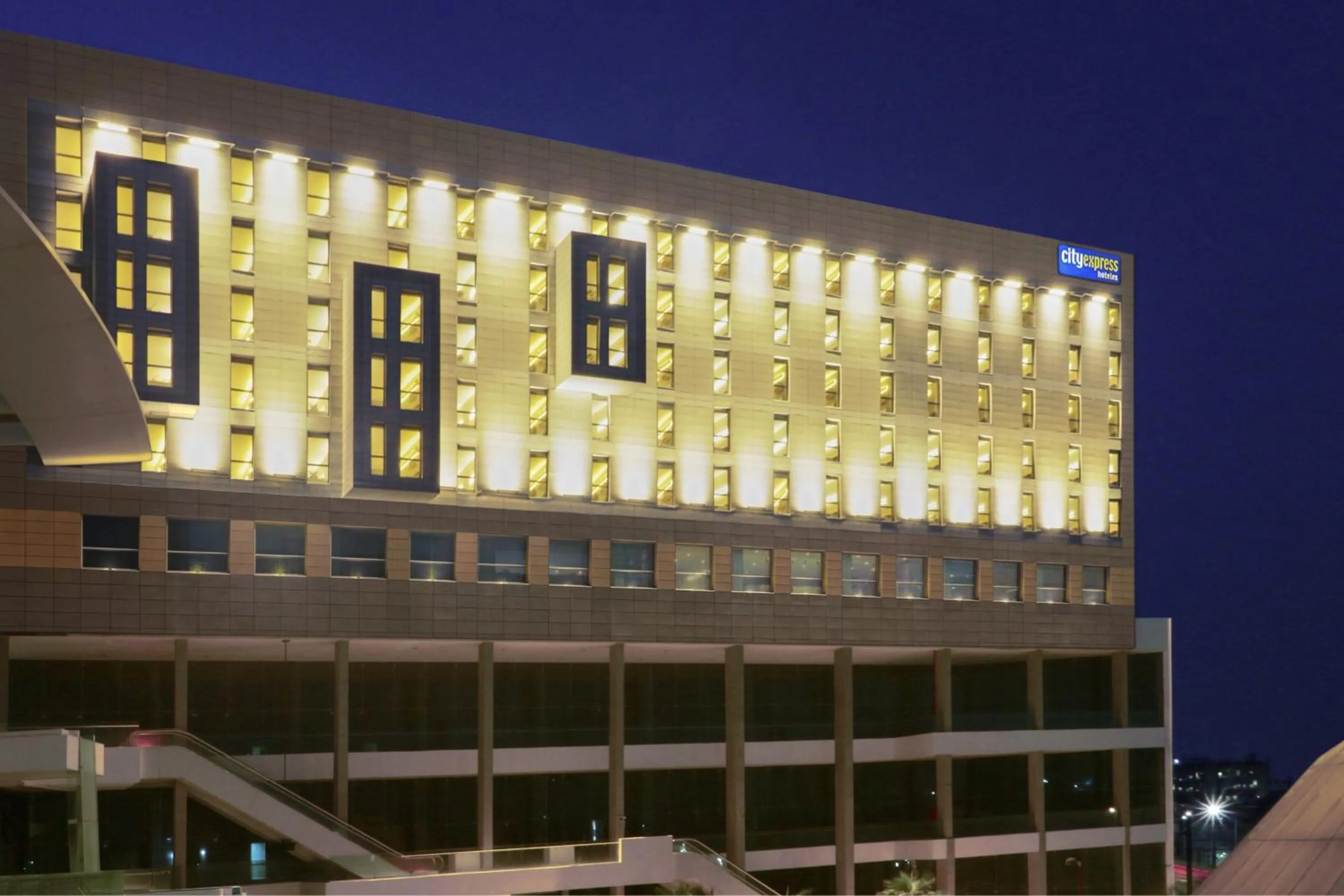 Property building in City Express by Marriott Monterrey Universidad