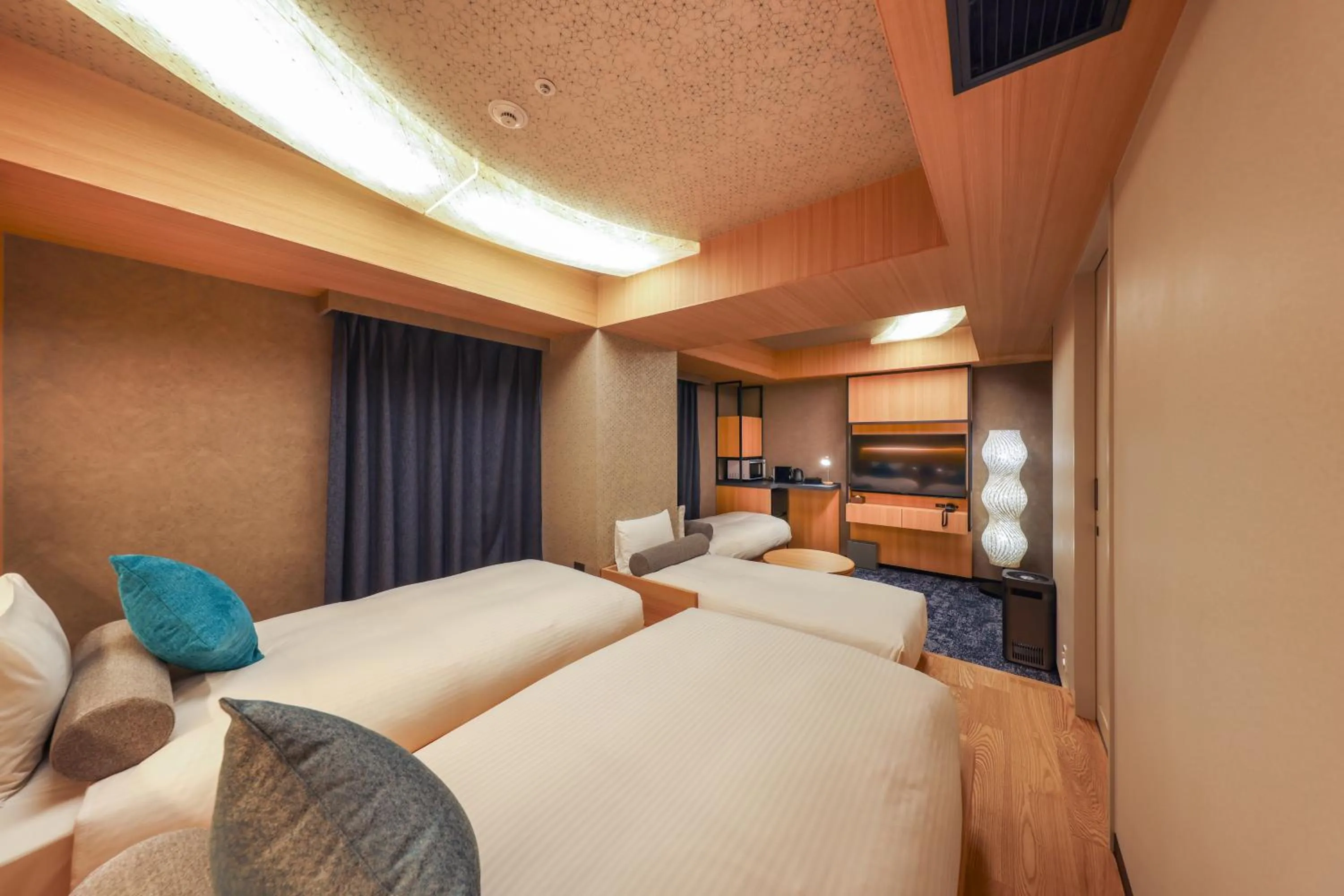 Photo of the whole room, Bed in Hotel Keihan Tenmabashi Ekimae