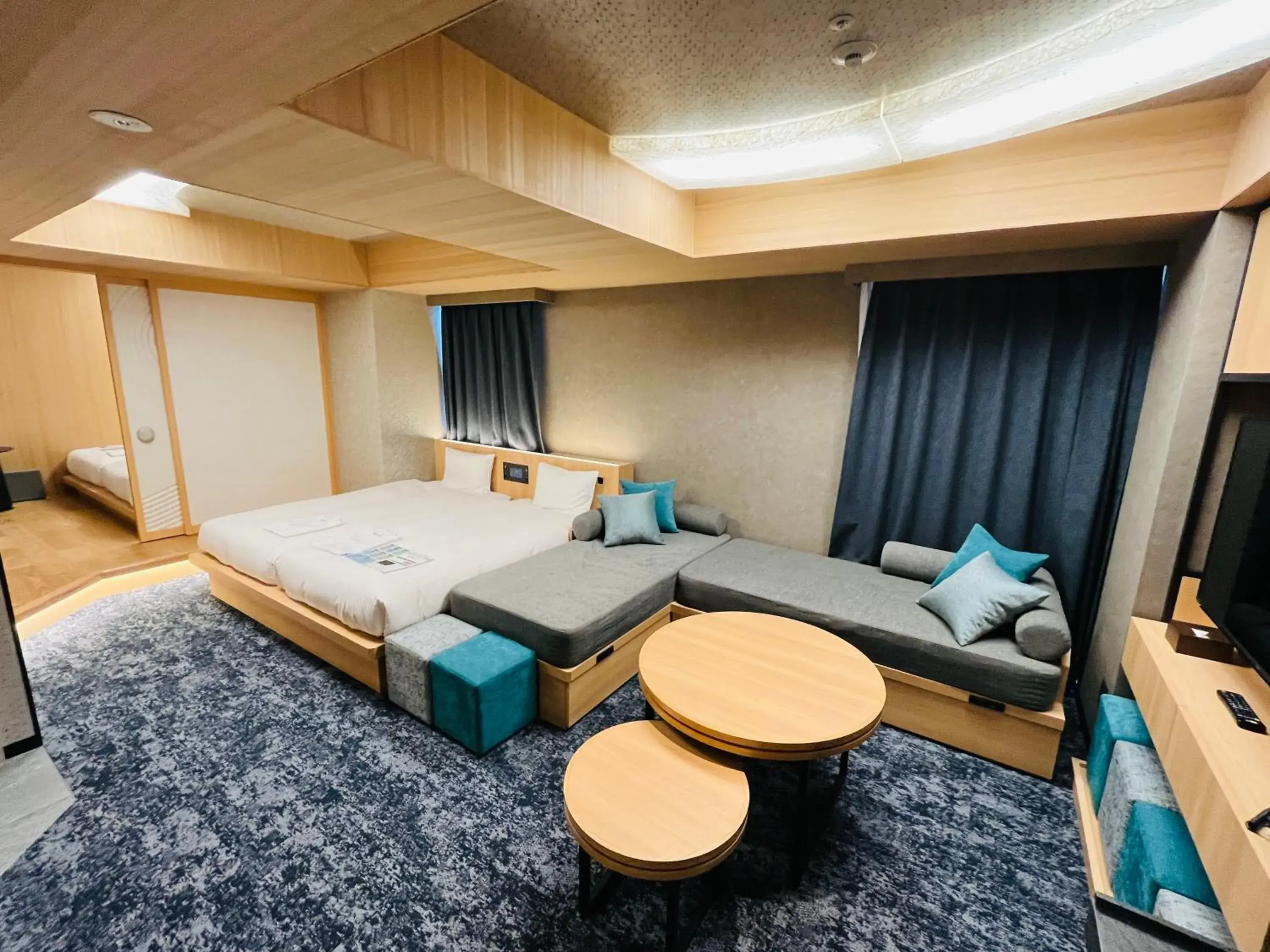 Deluxe Quadruple Room in Hotel Keihan Tenmabashi Ekimae Deluxe Quadruple Room in Hotel Keihan Tenmabashi Ekimae