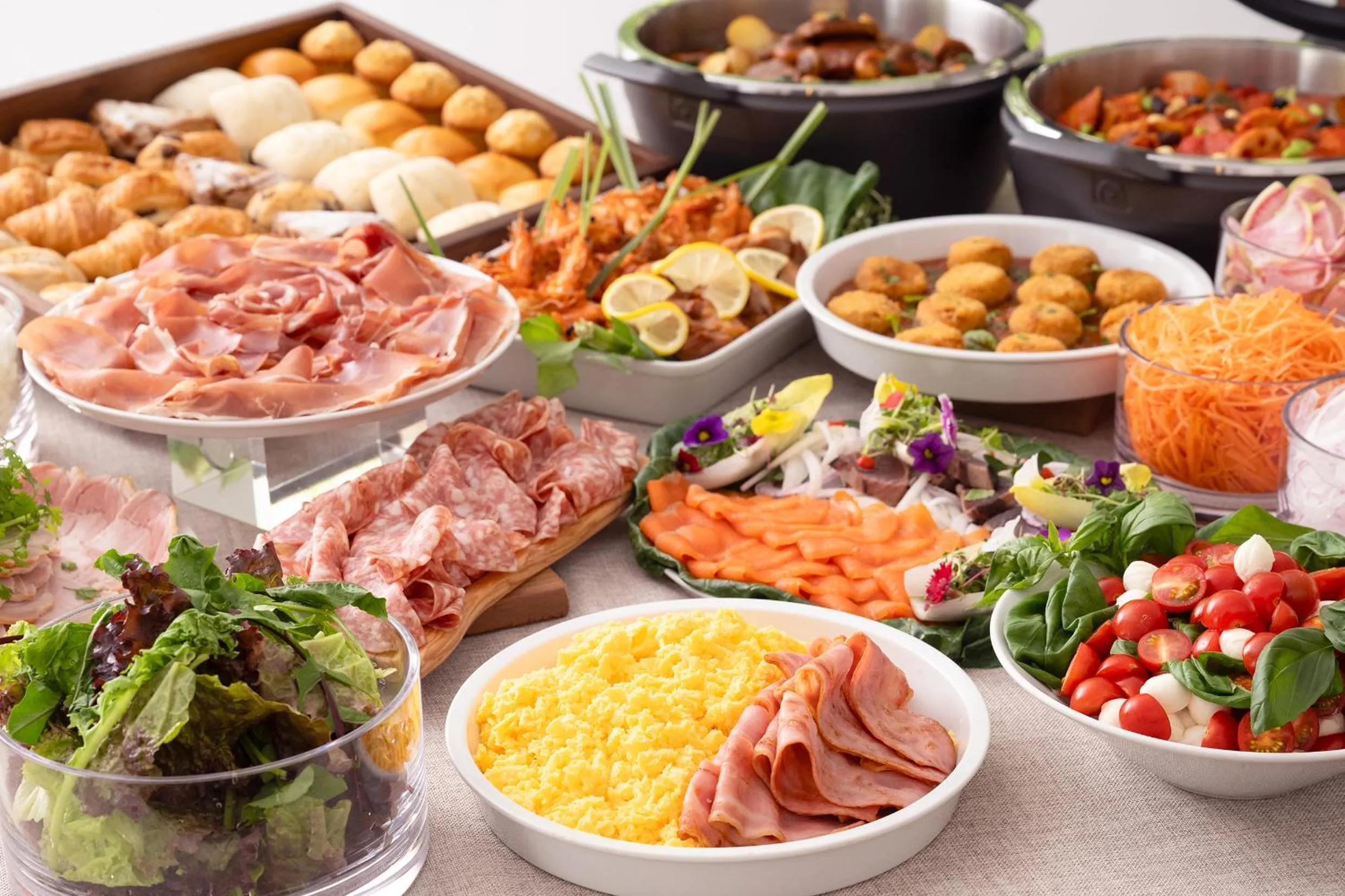 Buffet breakfast in Hotel Keihan Tenmabashi Ekimae