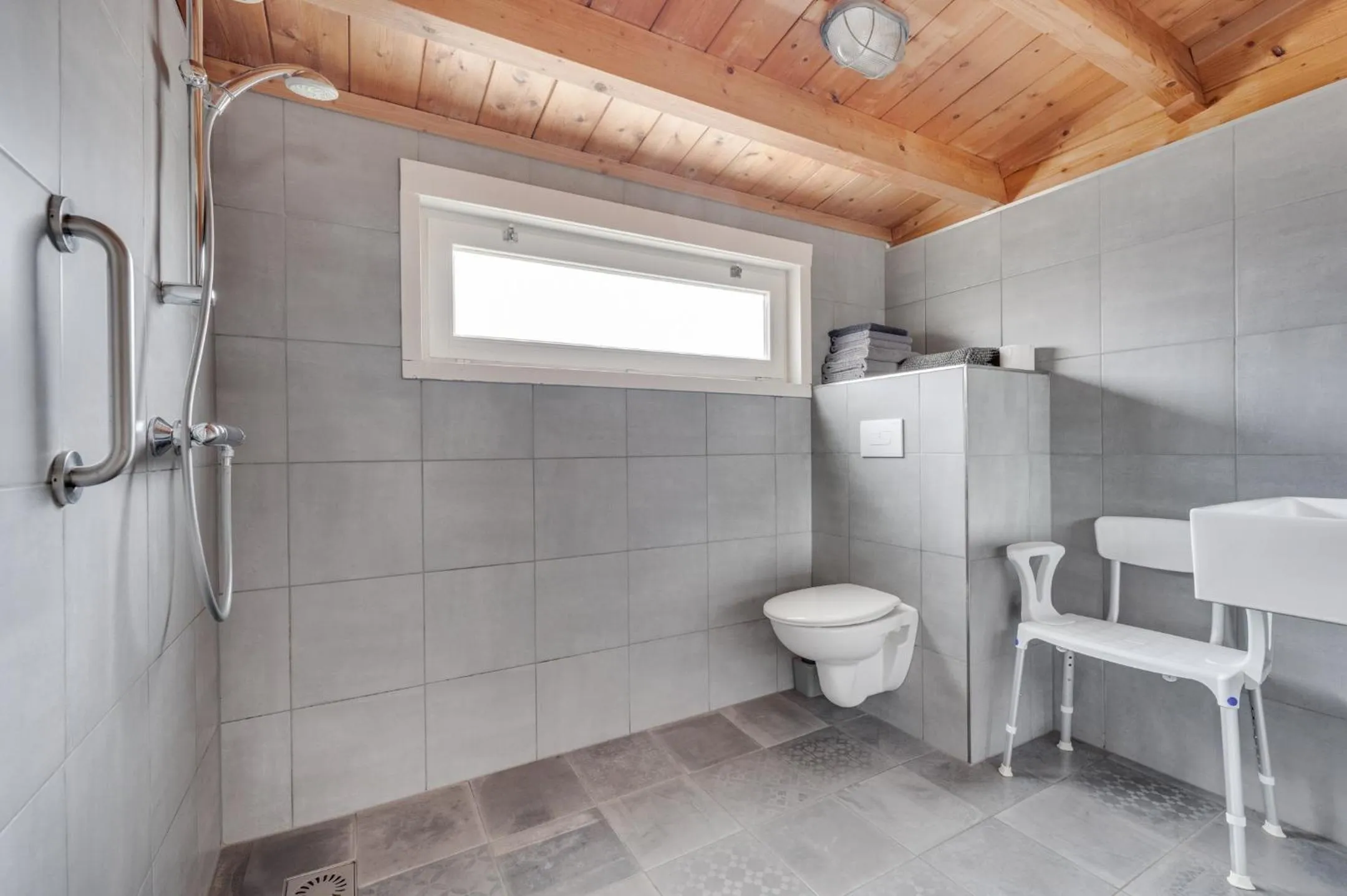 Bathroom in Ride by the Sea Guesthouse