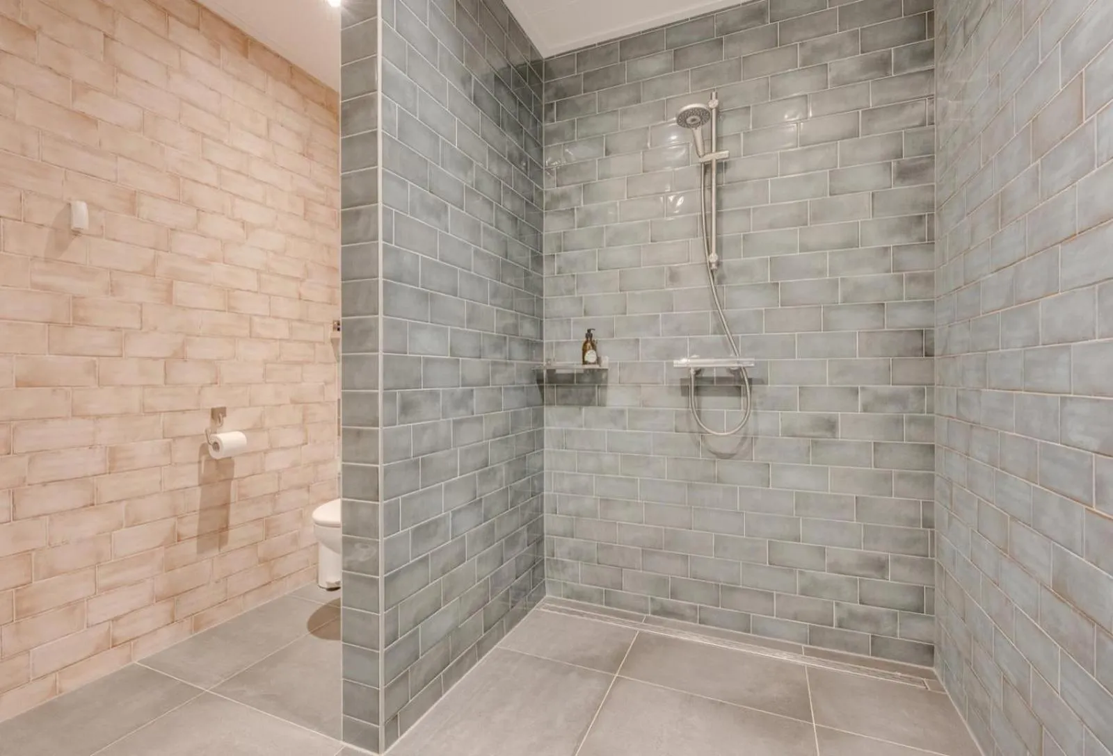 Shower in Ride by the Sea Guesthouse