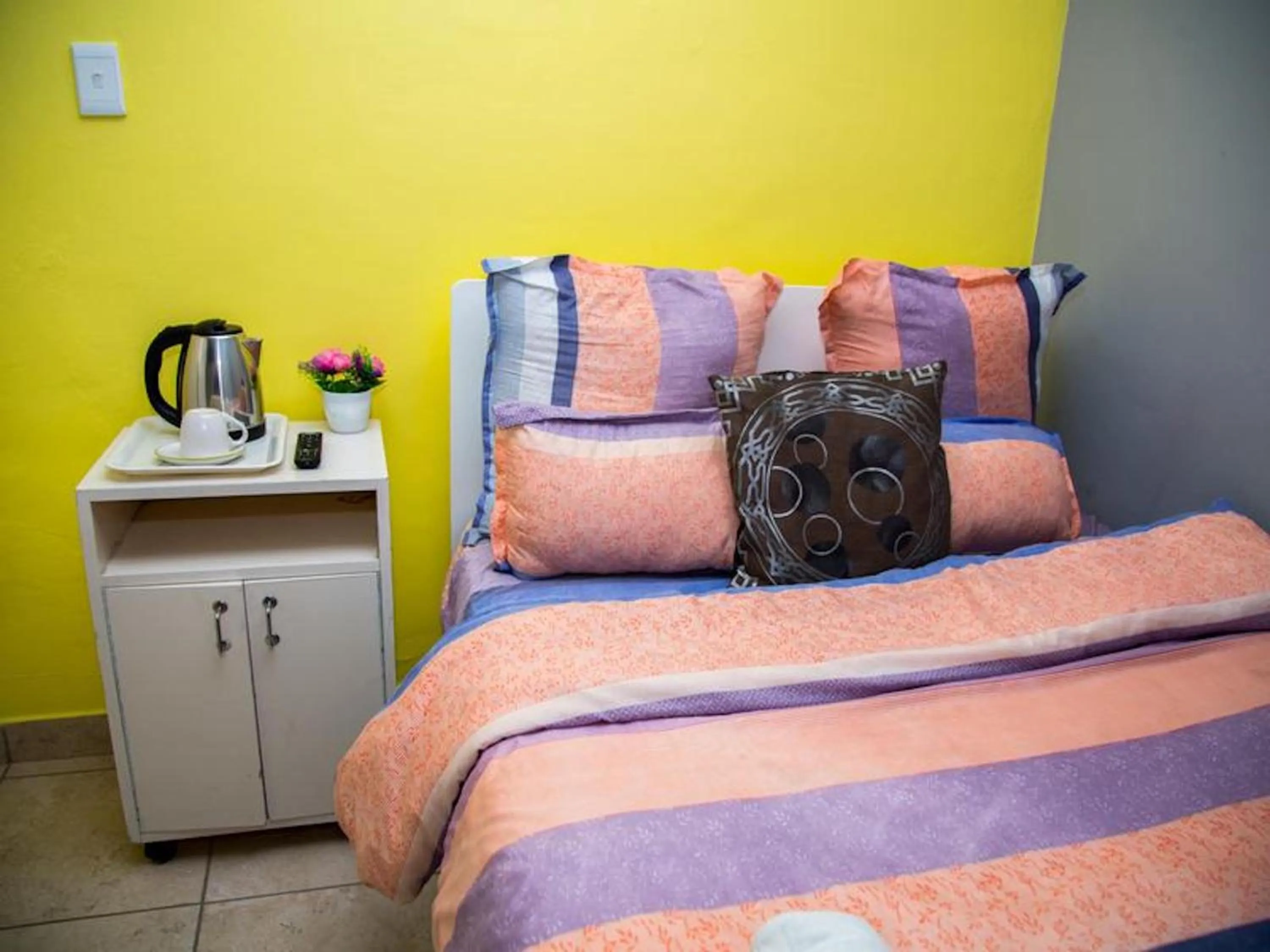 Bed in Relaxing guest House in The heart of Ndabeni