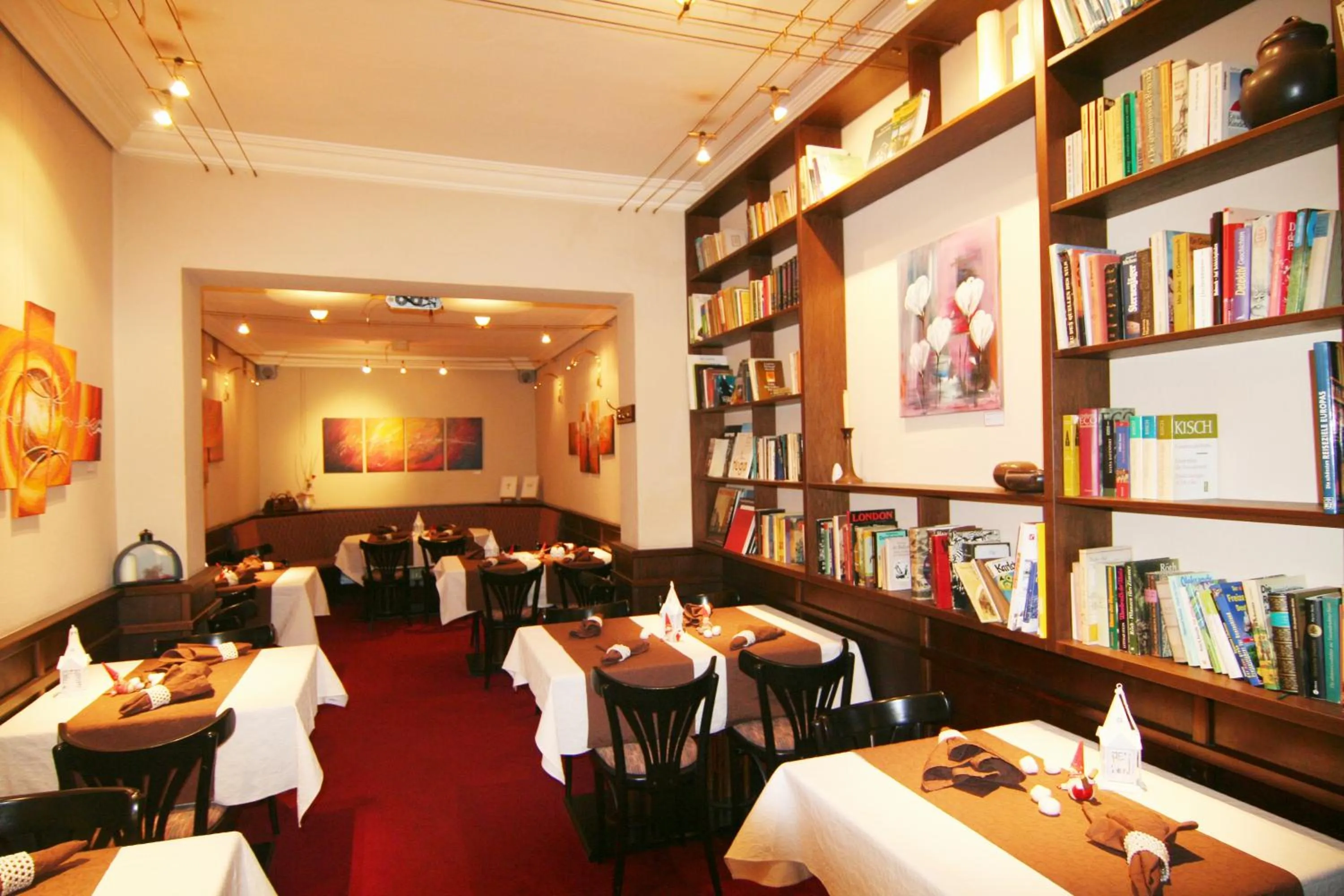 Library in Esprit Hotel