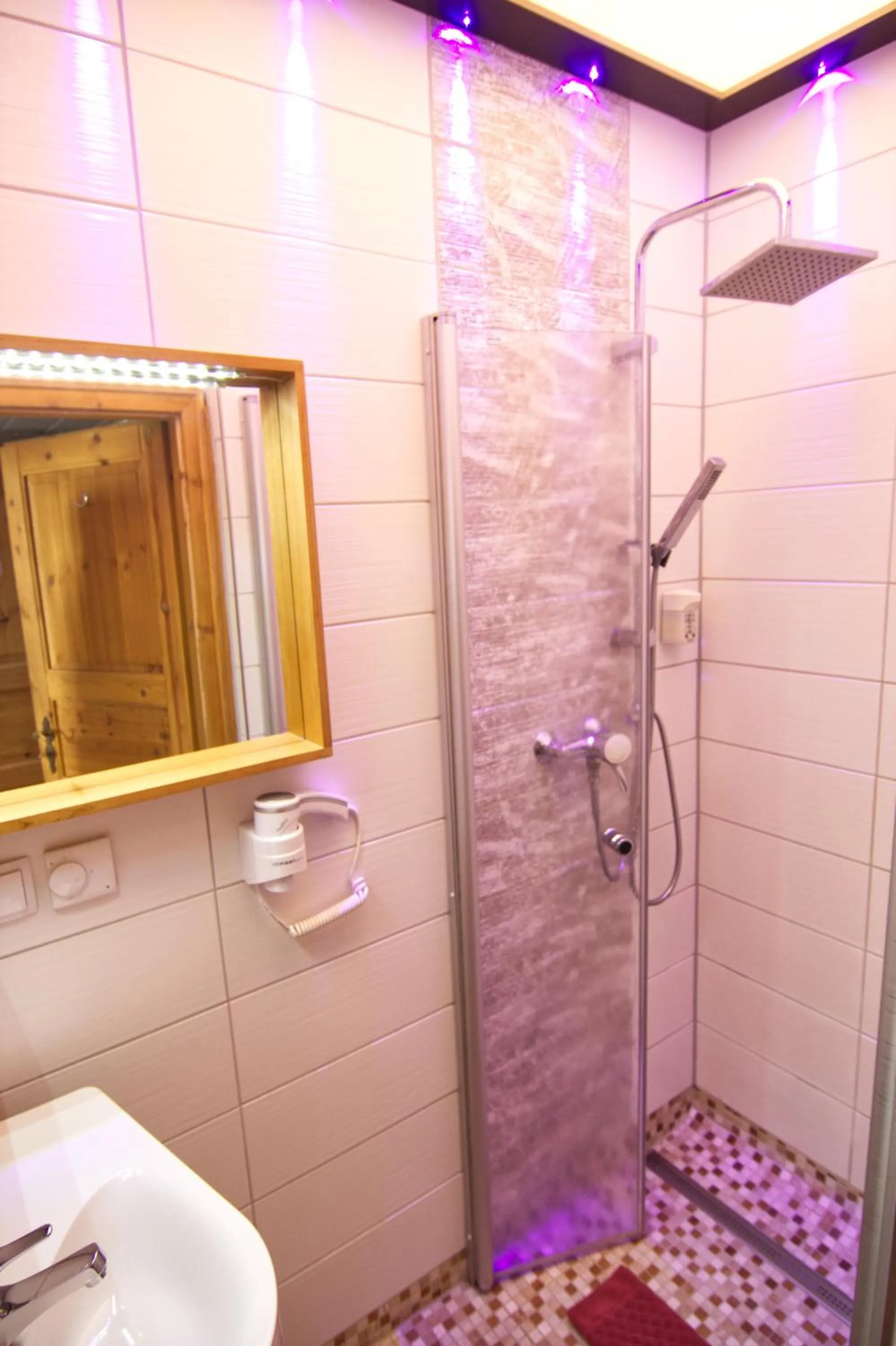 Shower in Esprit Hotel