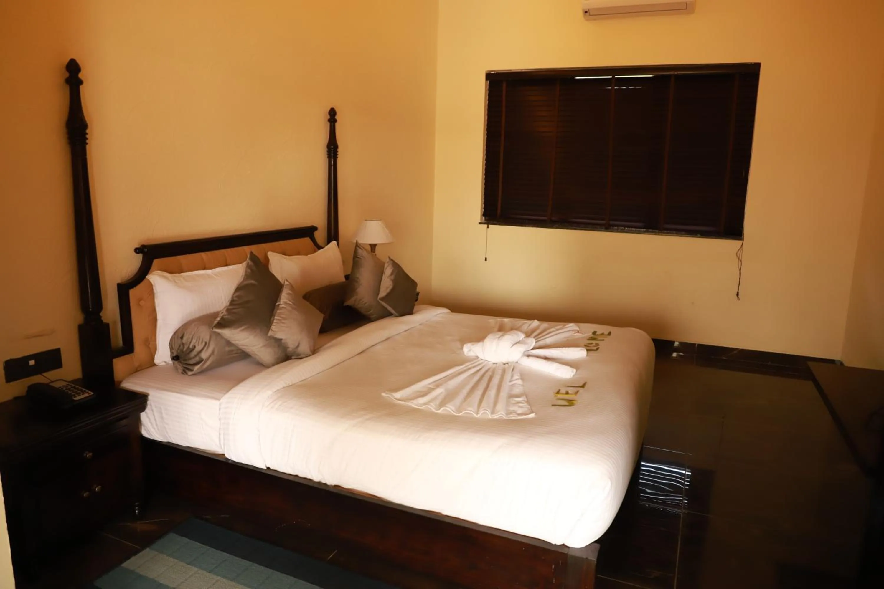 Bed in The Pench International