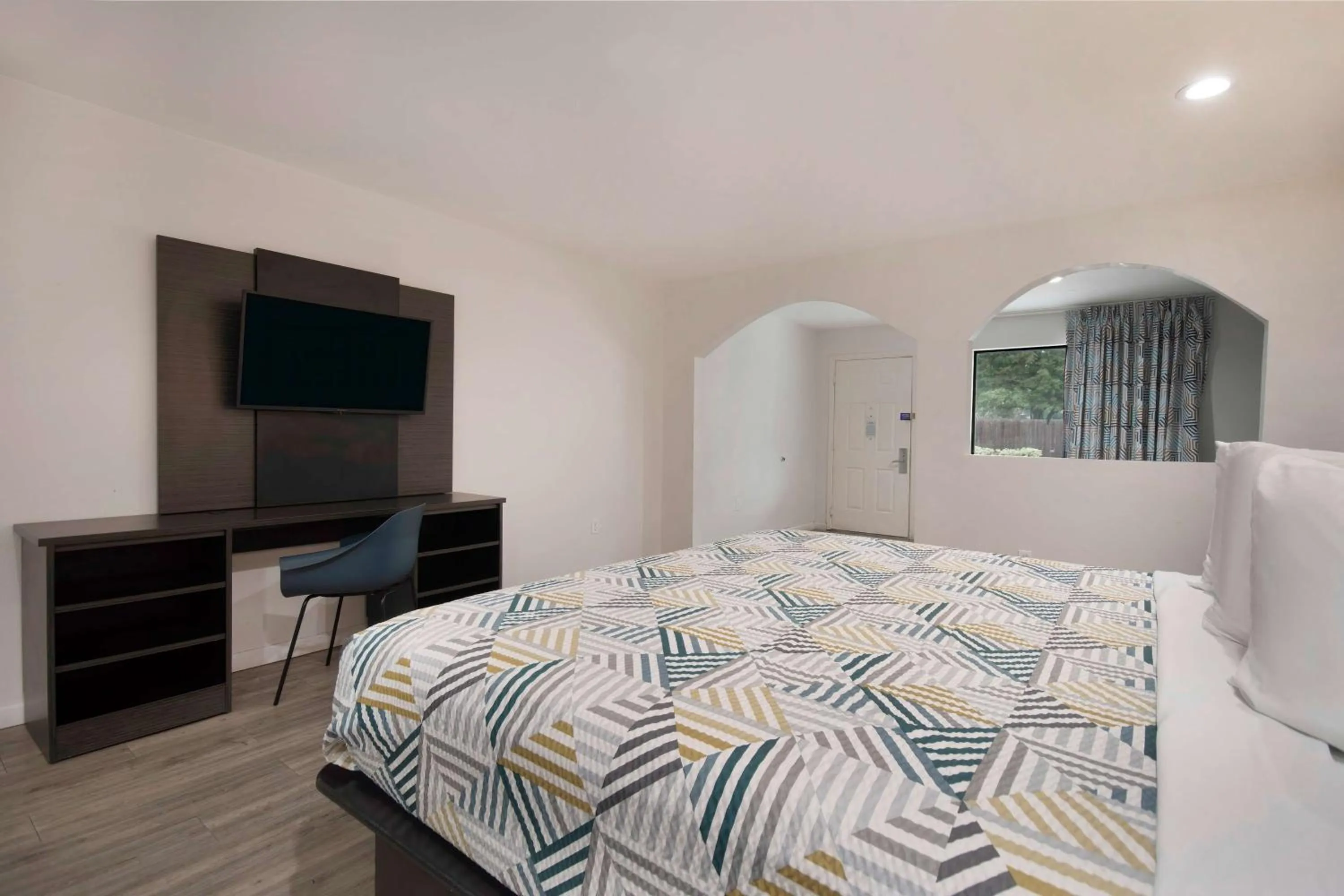 Bedroom, Bed in Motel 6 Houston, TX - I-10 West