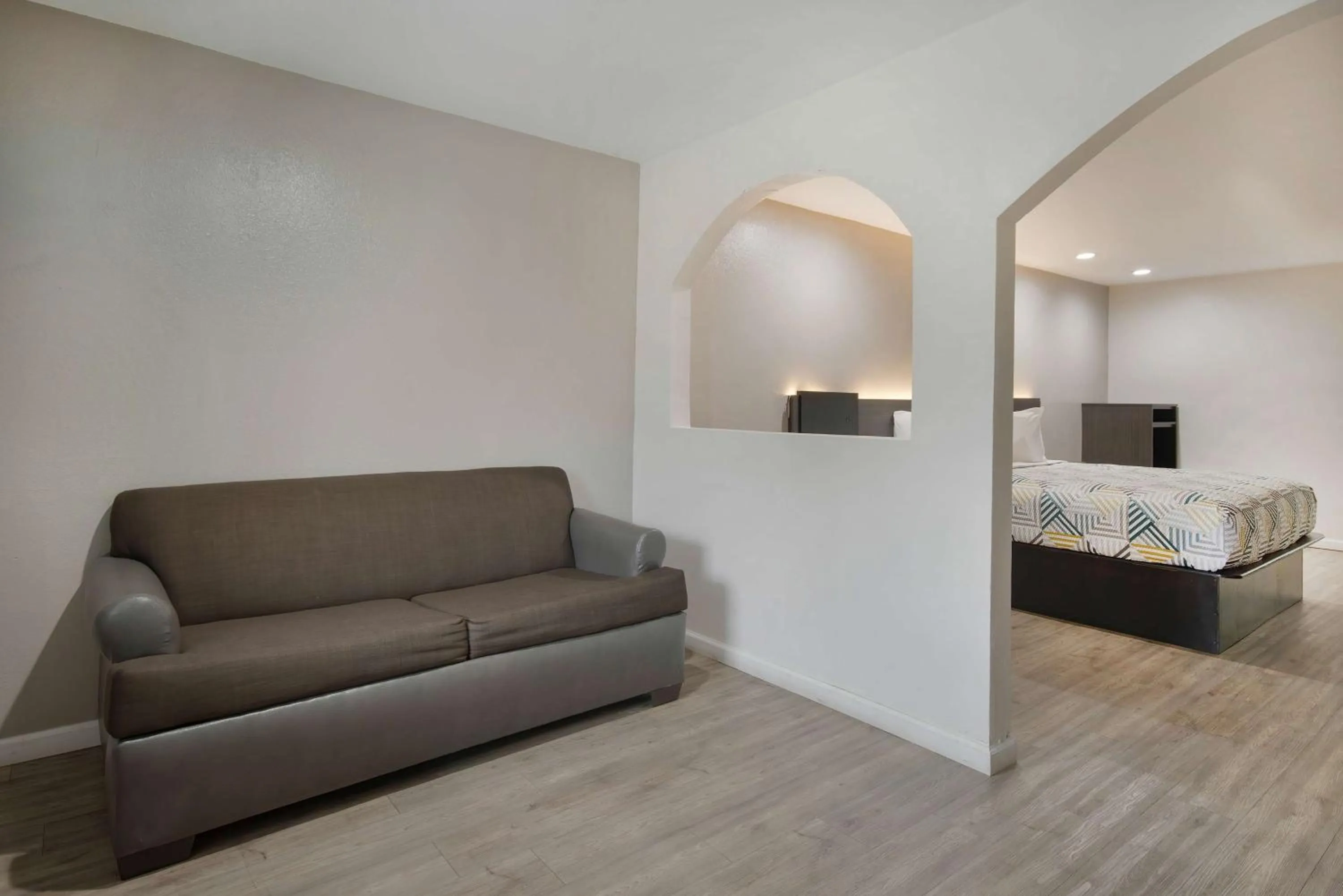 Bedroom, Bed in Motel 6 Houston, TX - I-10 West