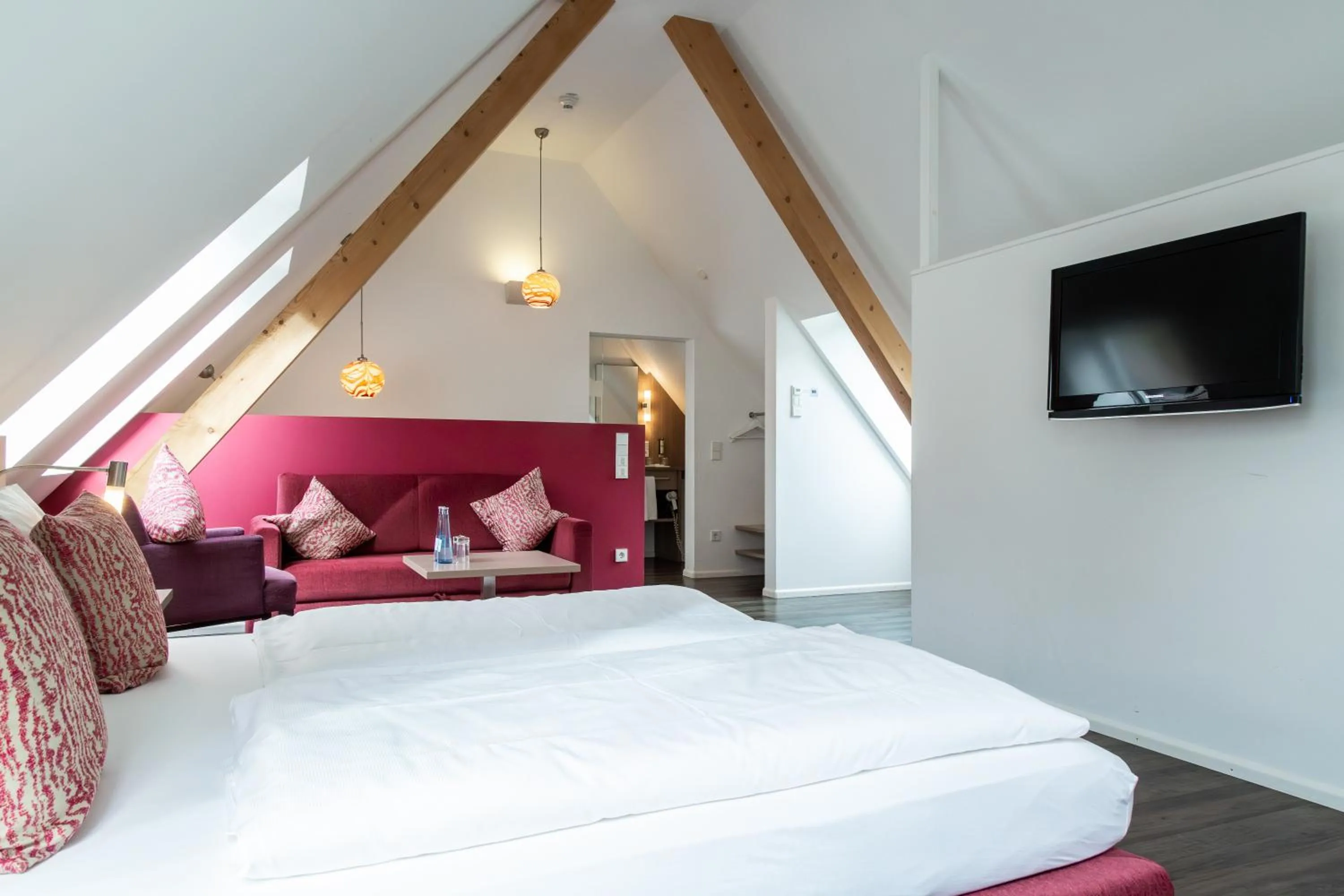 Bathroom, Bed in Hotel Hofgut Sternen - Ravennaschlucht