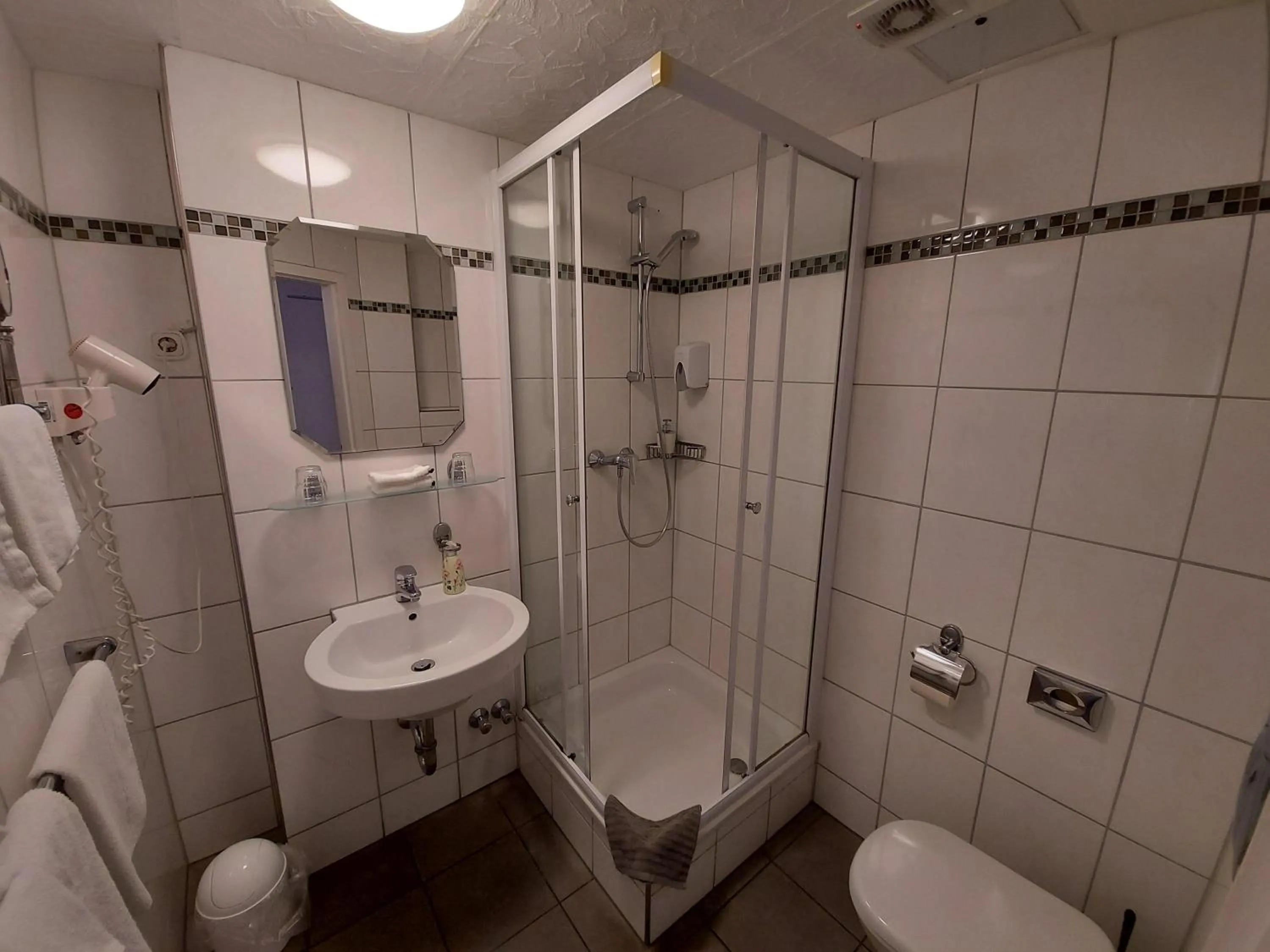 Shower in Hotel Müller Köln