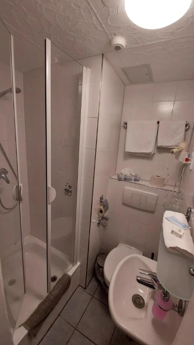 Shower in Hotel Müller Köln