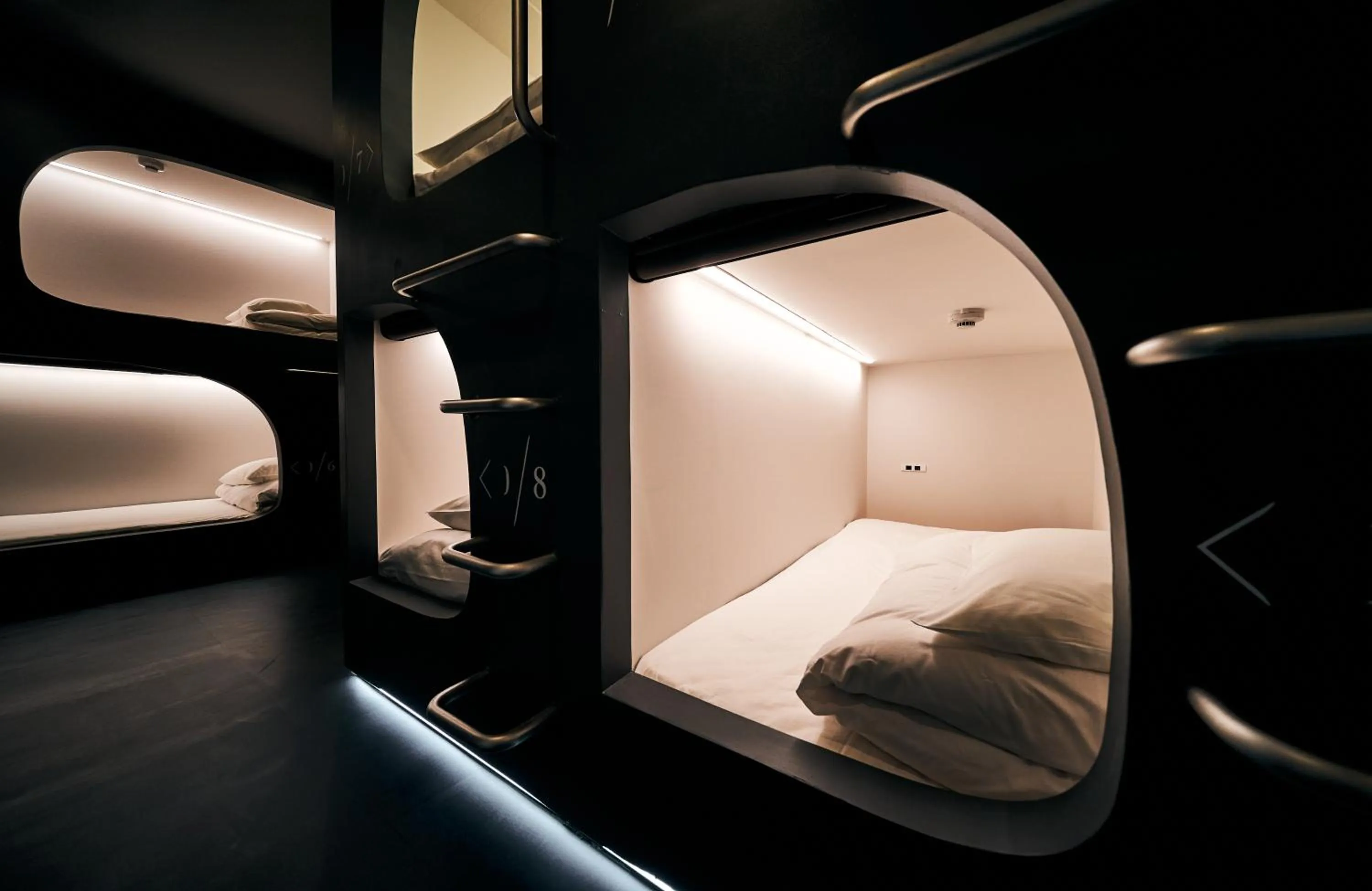 Photo of the whole room in Cocts Akihabara