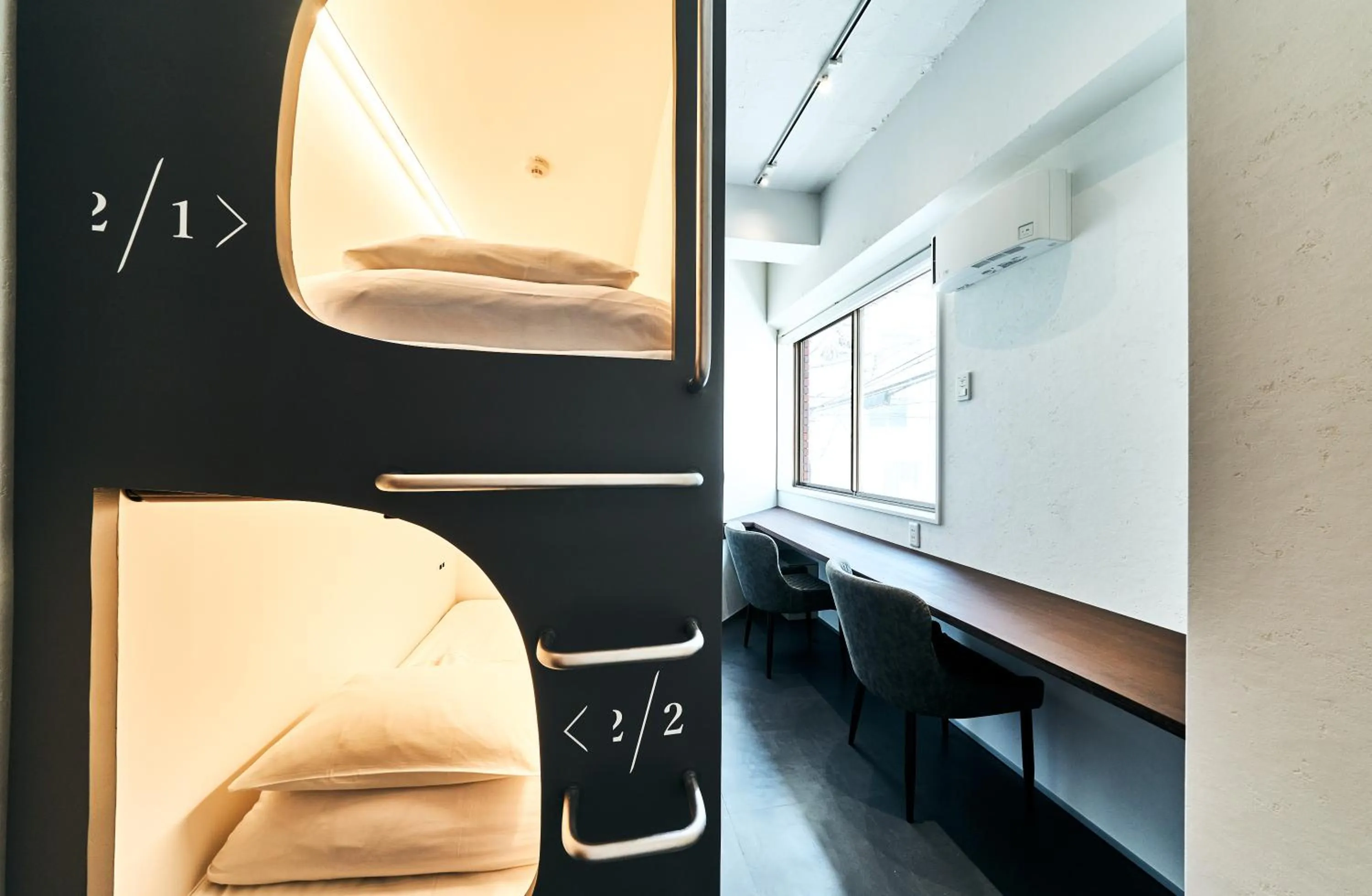 Photo of the whole room in Cocts Akihabara