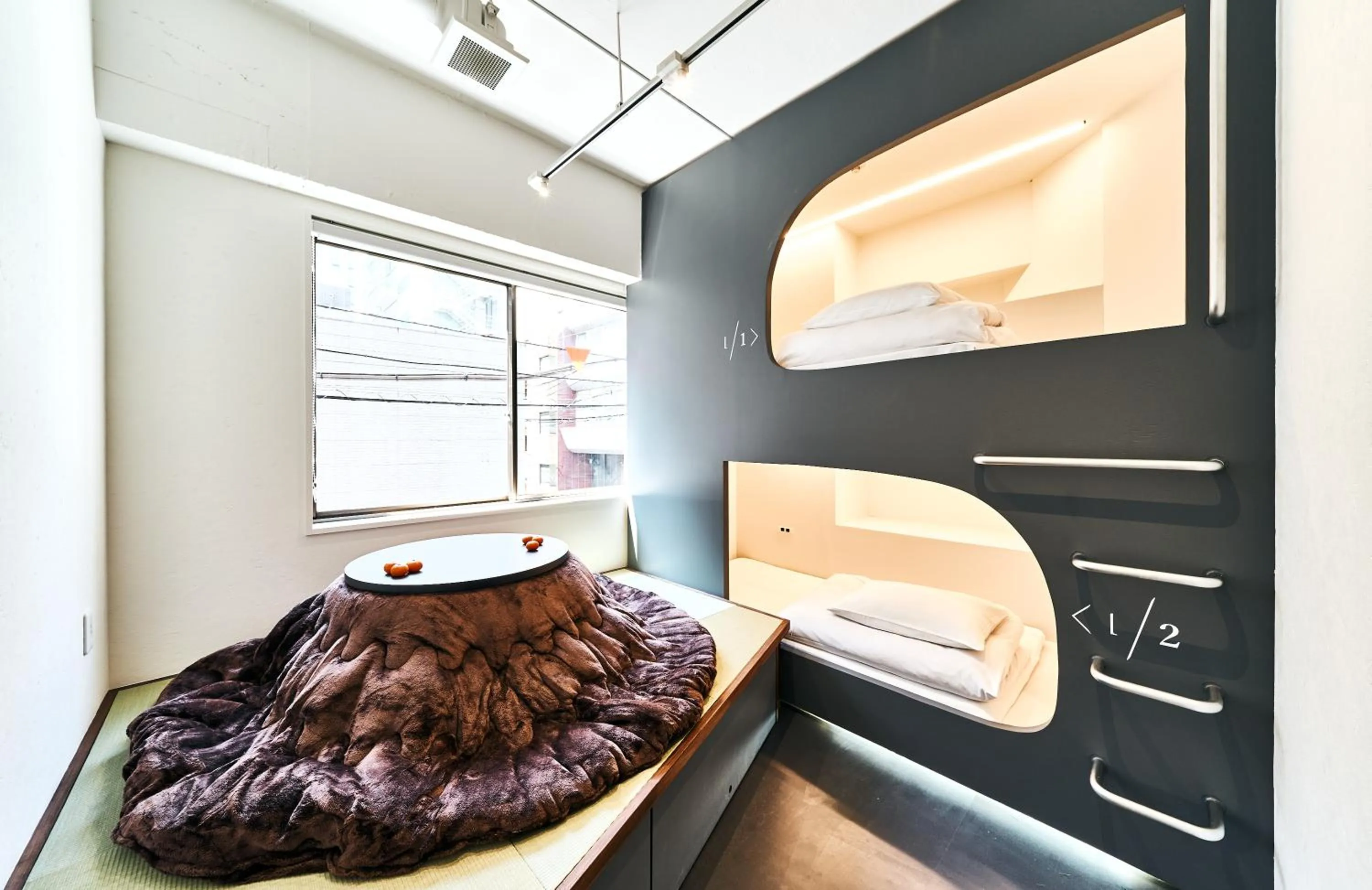 Photo of the whole room, Bed in Cocts Akihabara