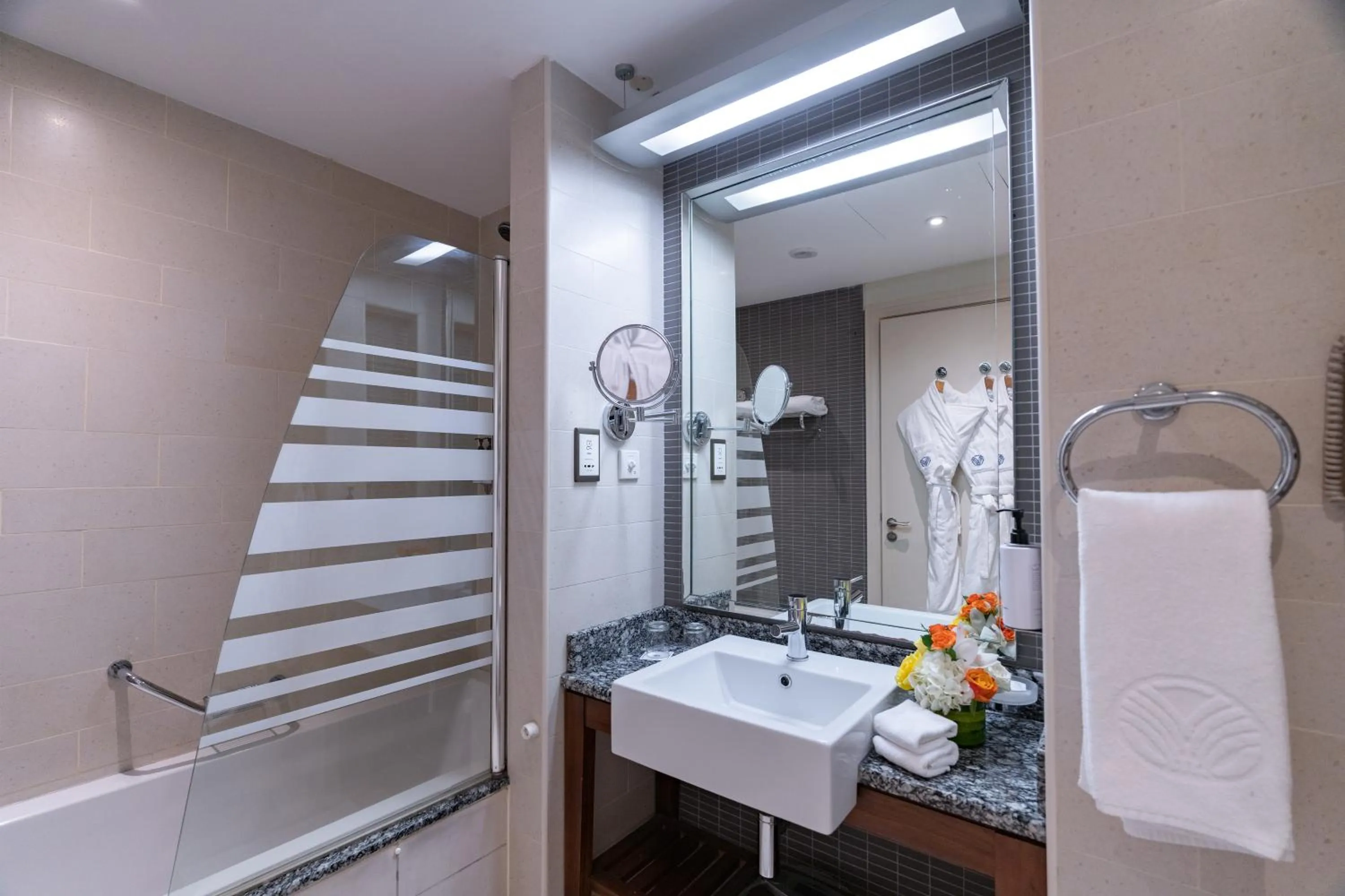 Bathroom in Amwaj Rotana, Jumeirah Beach - Dubai