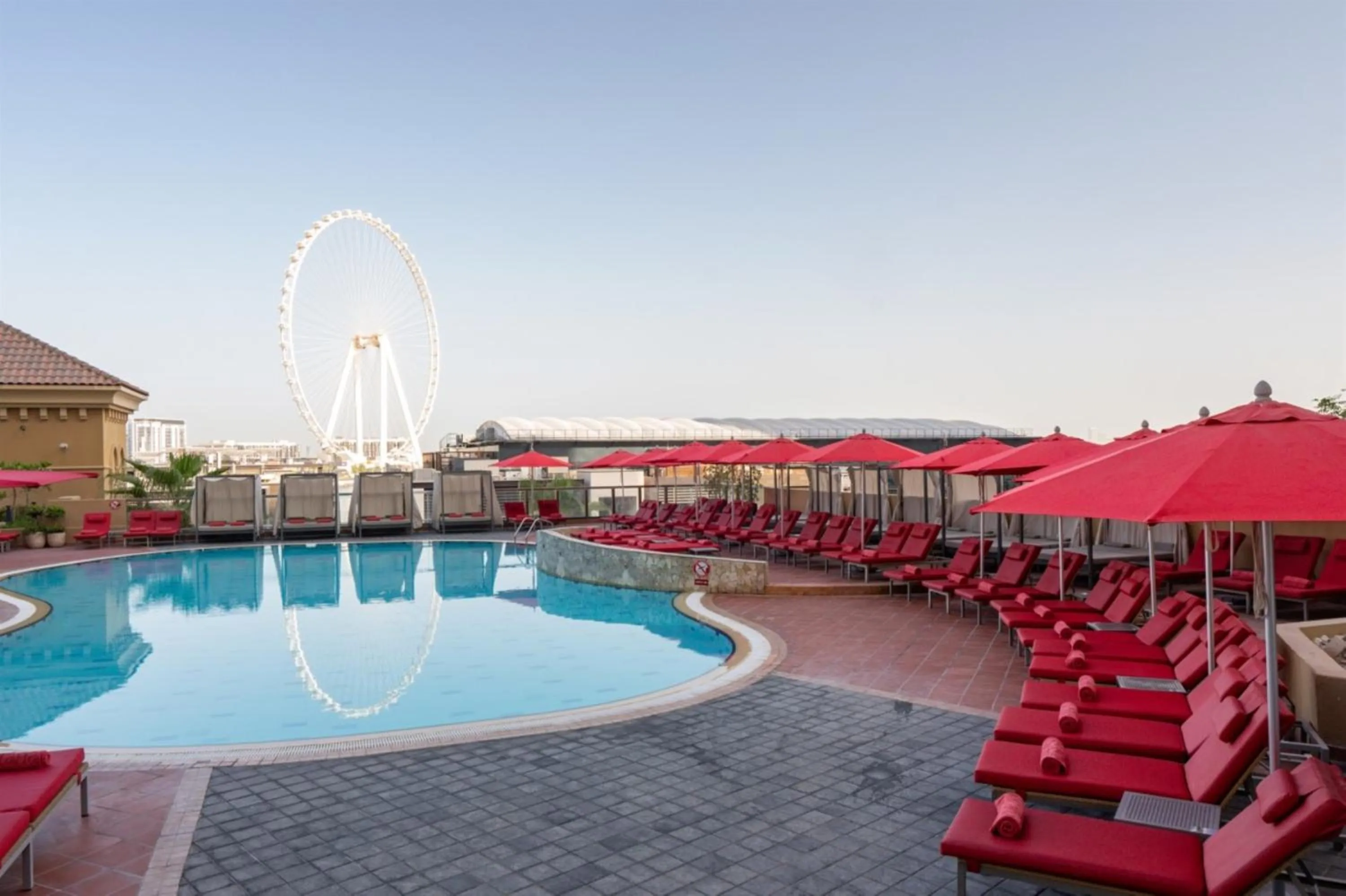 Swimming pool in Amwaj Rotana, Jumeirah Beach - Dubai