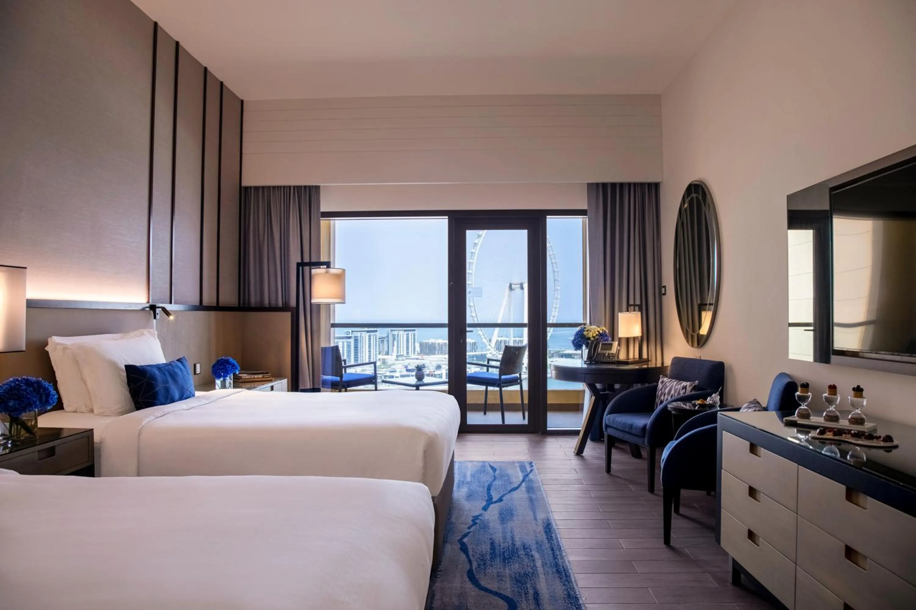 Bedroom, Bed in Amwaj Rotana, Jumeirah Beach - Dubai