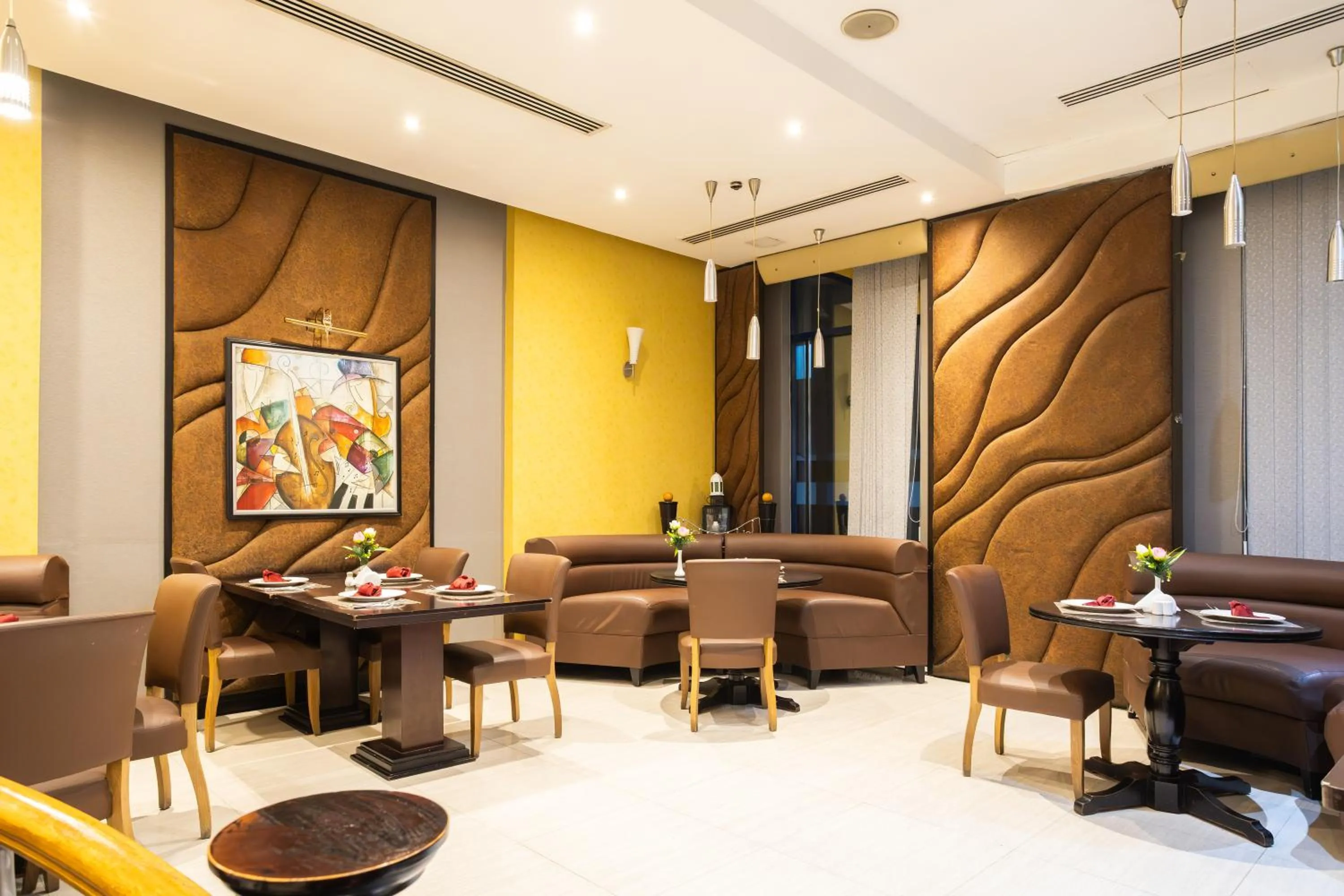 Restaurant/places to eat in THE PARK HOTEL Formerly Al Jawhara Gardens