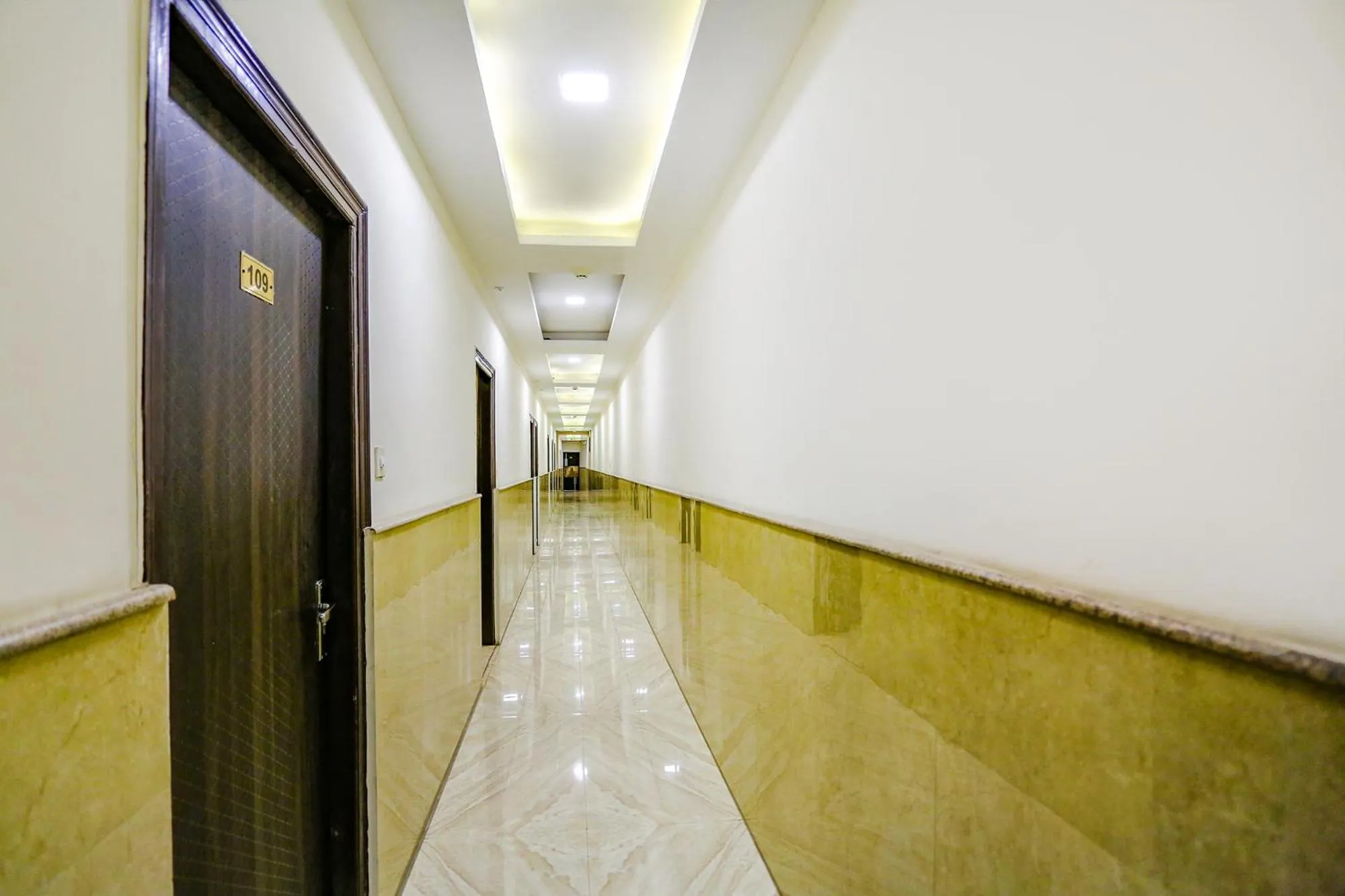 Lobby or reception in FabHotel The Kiara Near IGI Delhi Airport