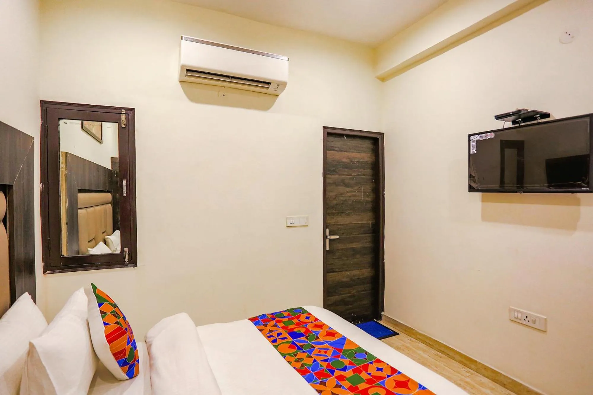 Bed in FabHotel The Kiara Near IGI Delhi Airport