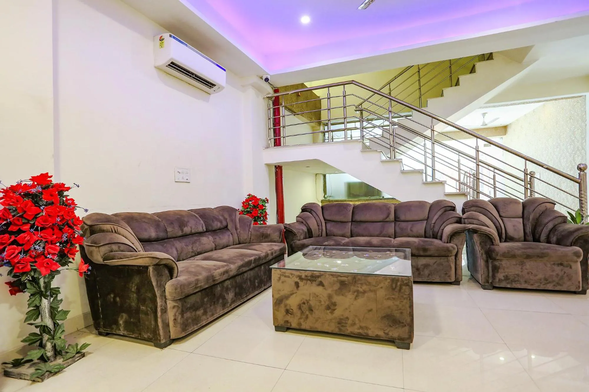 Seating area in FabHotel The Kiara Near IGI Delhi Airport