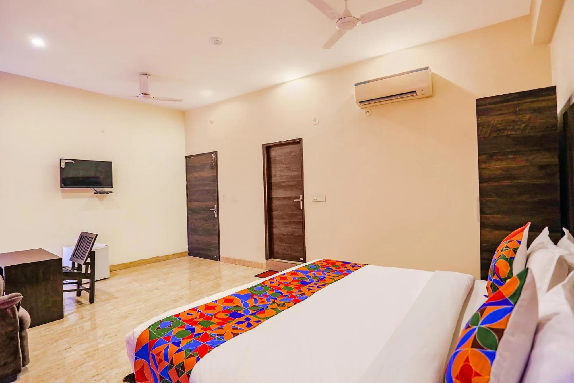 Bed in FabHotel The Kiara Near IGI Delhi Airport