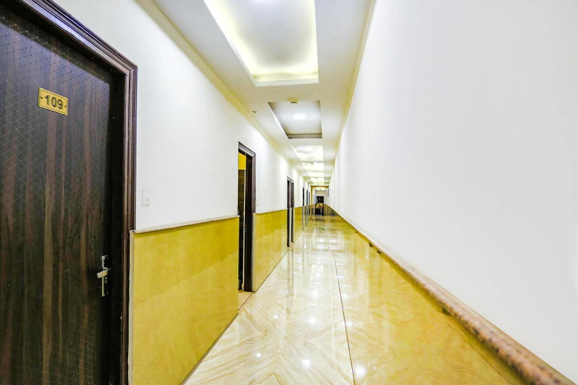 Lobby or reception in FabHotel The Kiara Near IGI Delhi Airport