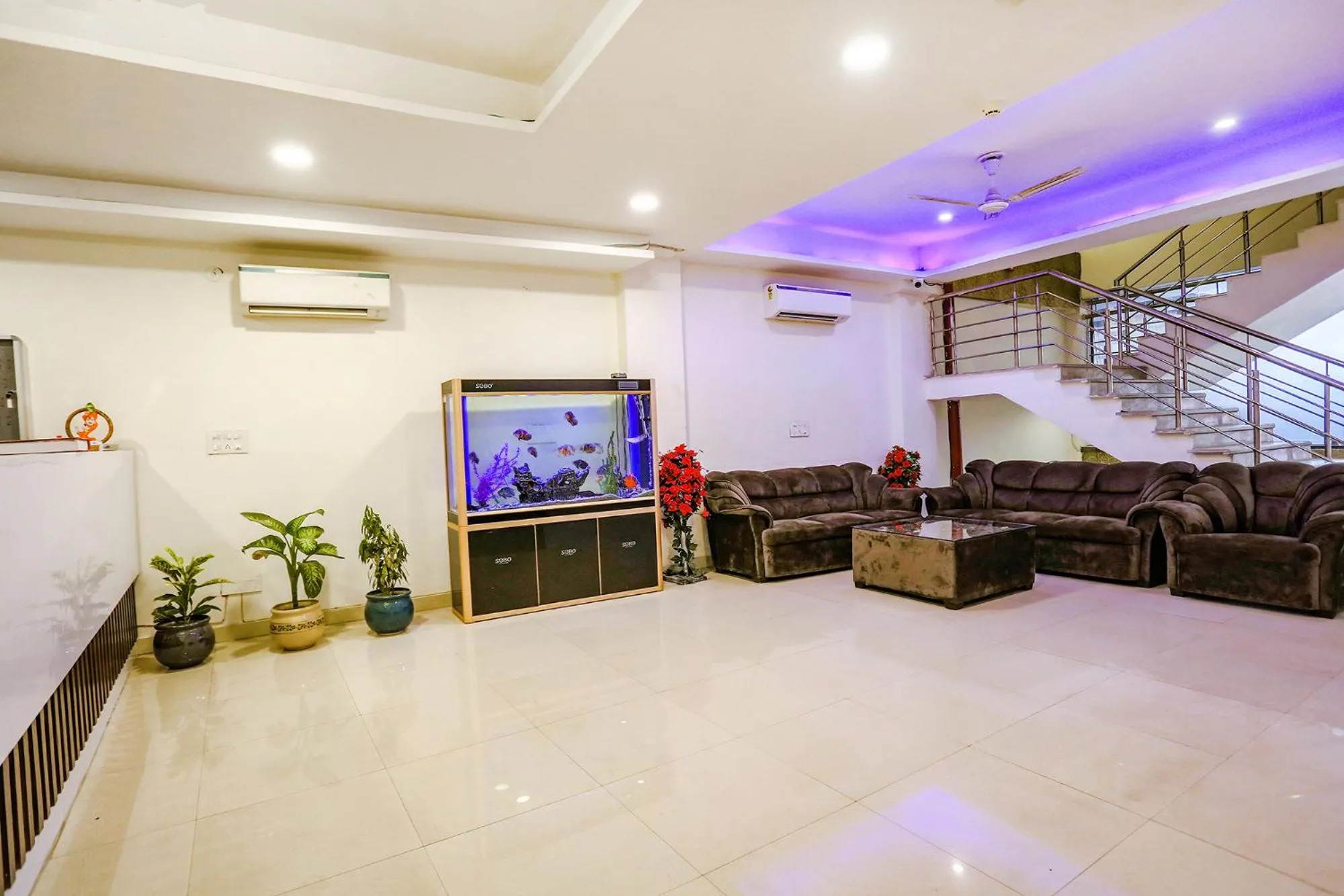 Seating area in FabHotel The Kiara Near IGI Delhi Airport