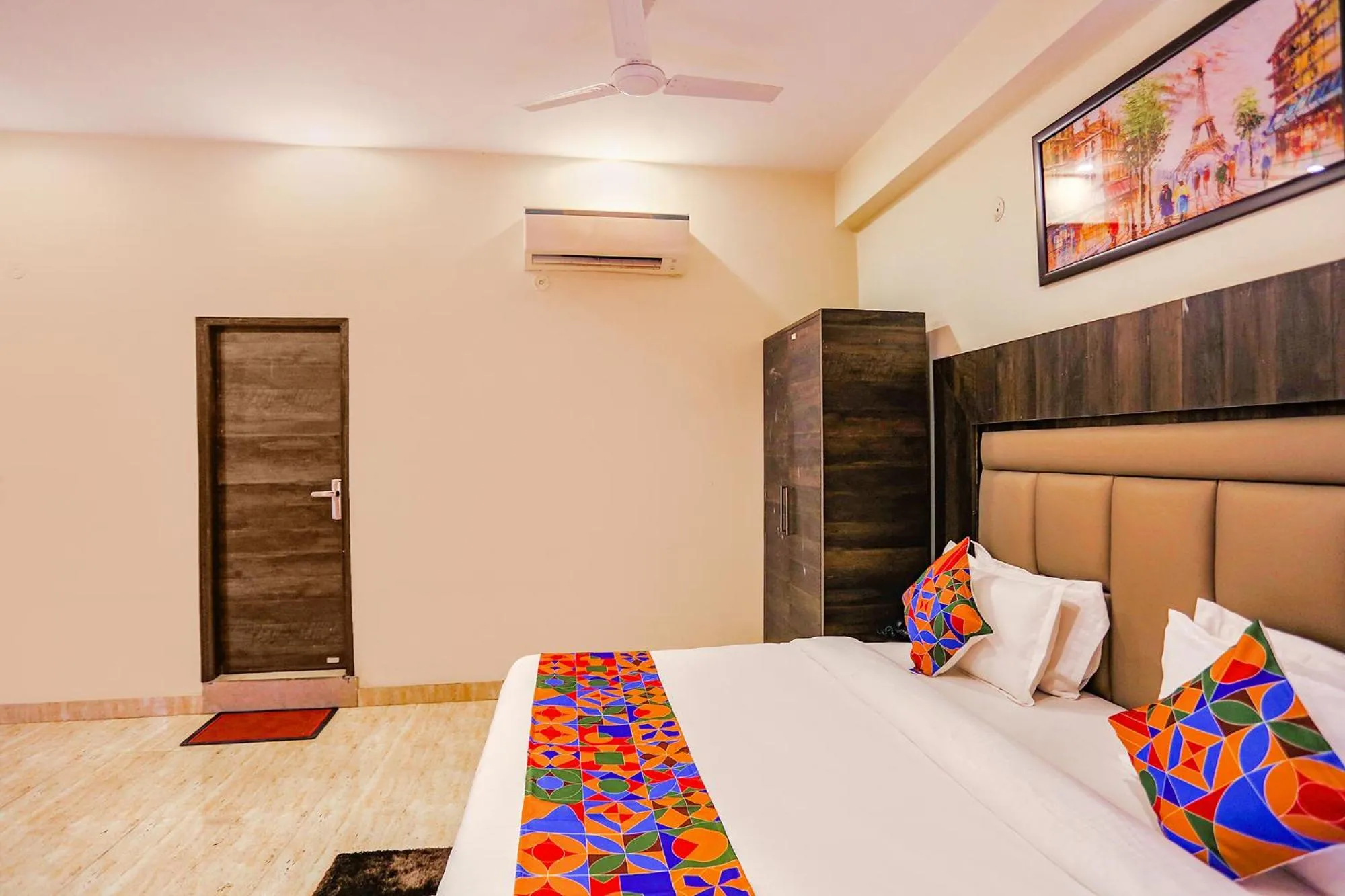 Bed in FabHotel The Kiara Near IGI Delhi Airport
