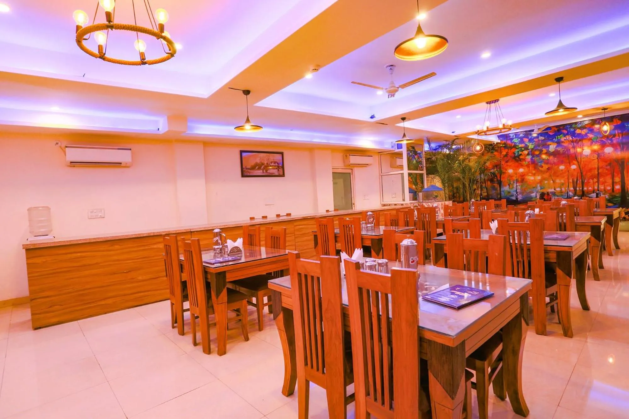 Restaurant/places to eat in FabHotel The Kiara Near IGI Delhi Airport