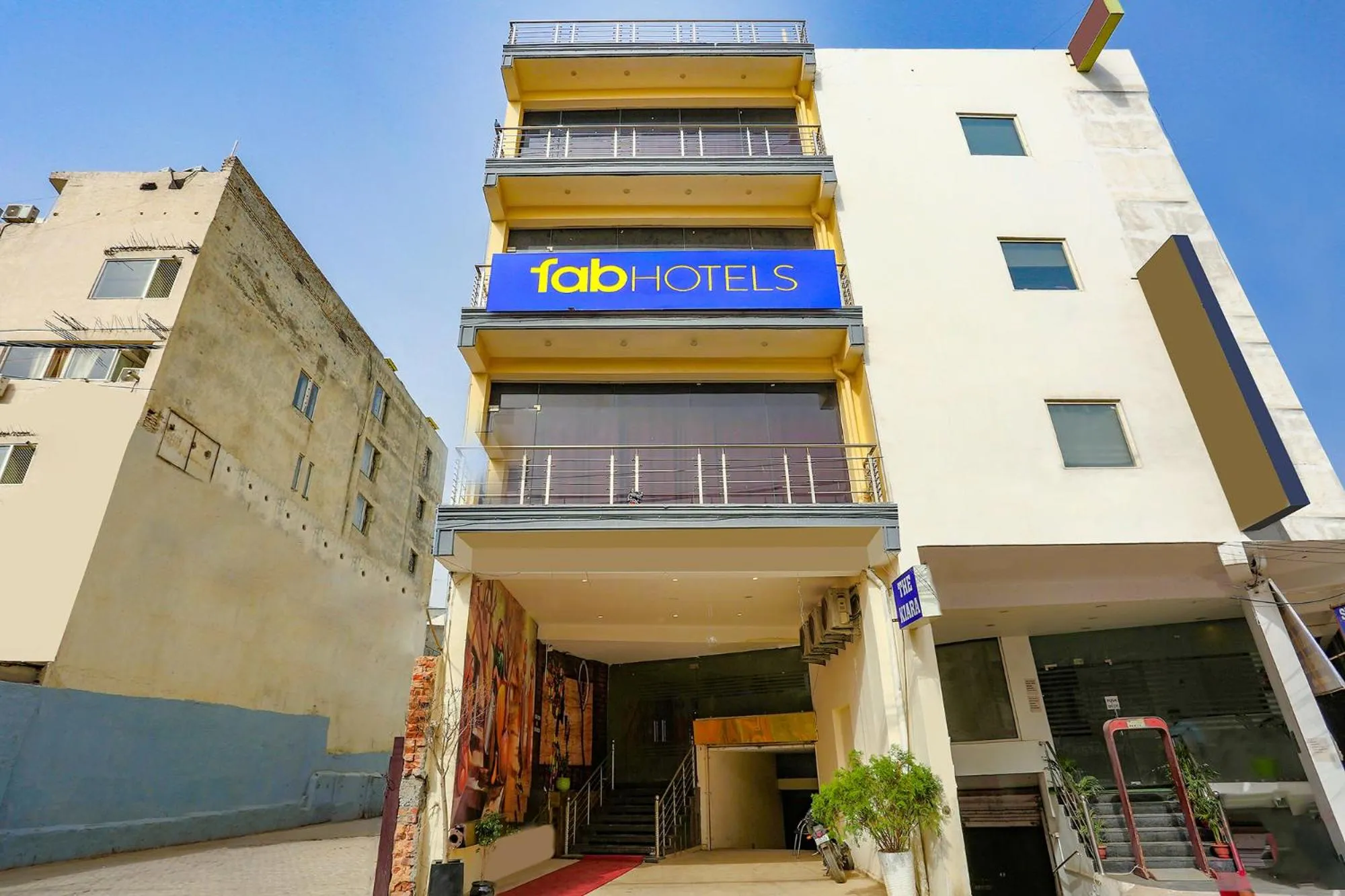 Property building in FabHotel The Kiara Near IGI Delhi Airport