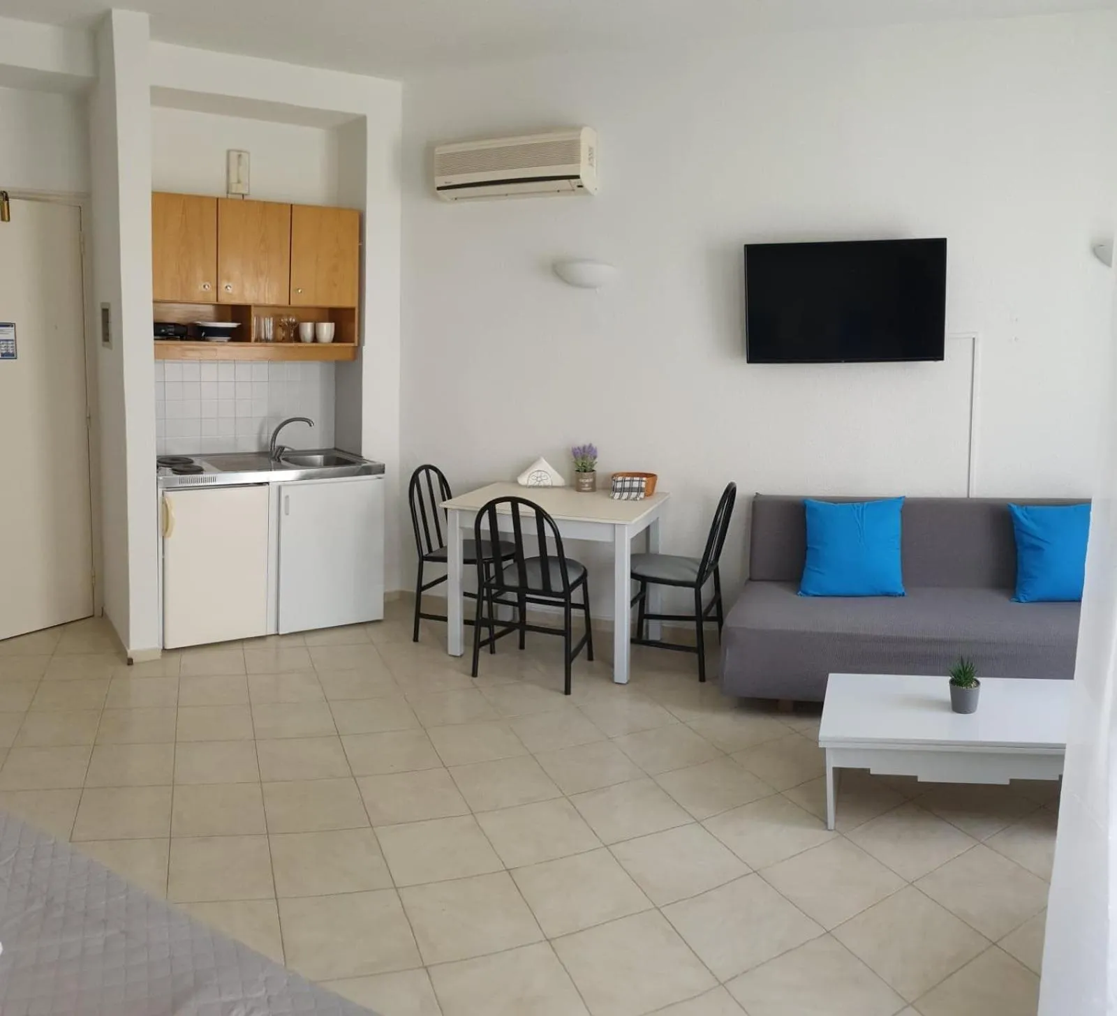 Photo of the whole room in BLUE EYES APARTMENTS