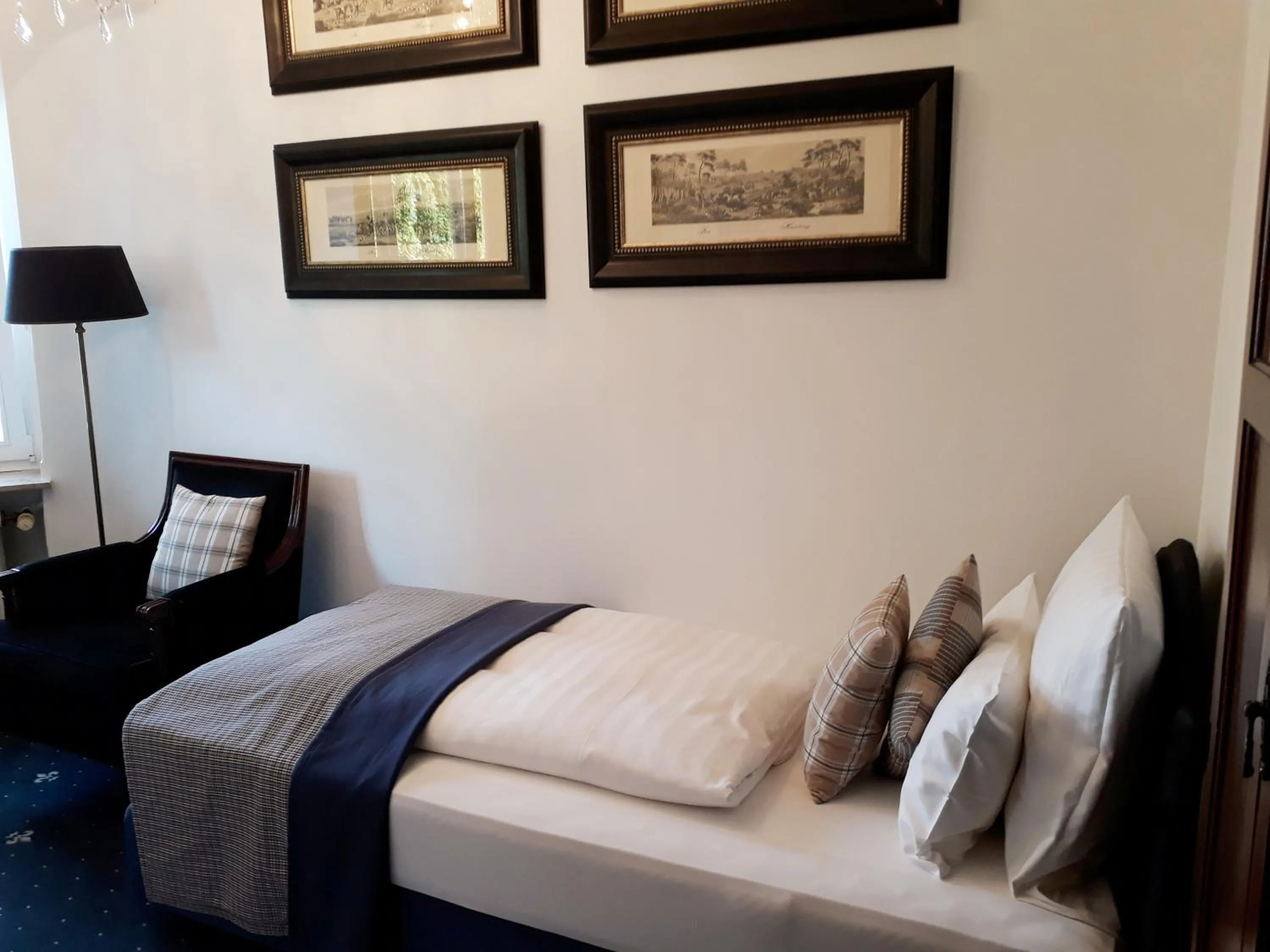 Photo of the whole room, Bed in Hotel Windsor