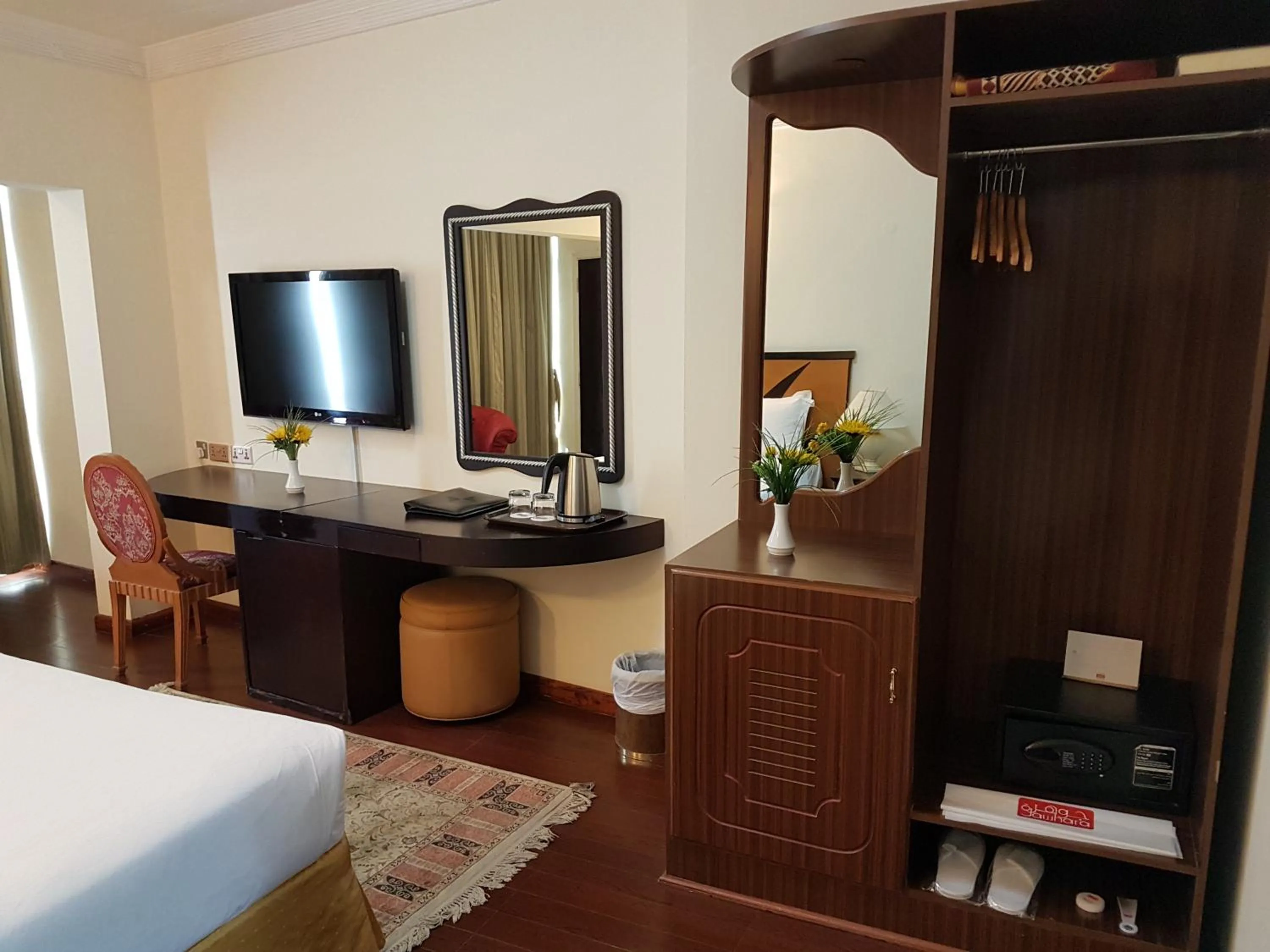 TV/Entertainment Center in Al Jawhara Metro Hotel