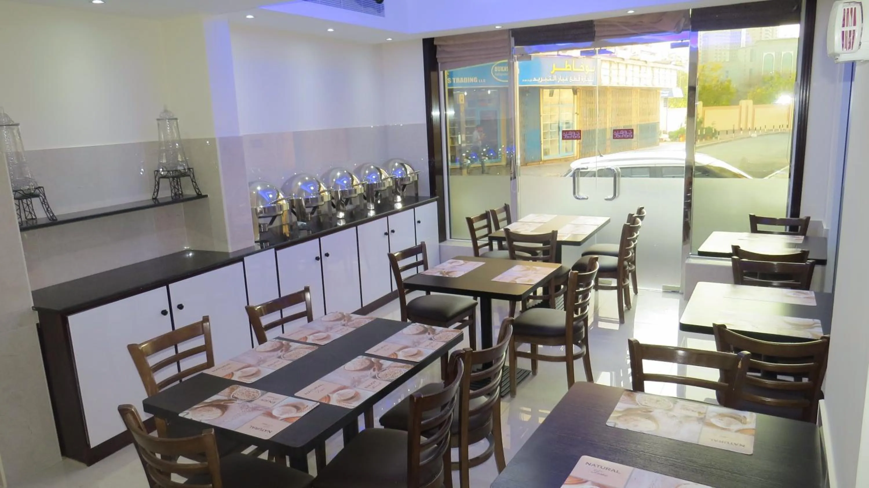Restaurant/Places to Eat in Al Jawhara Metro Hotel